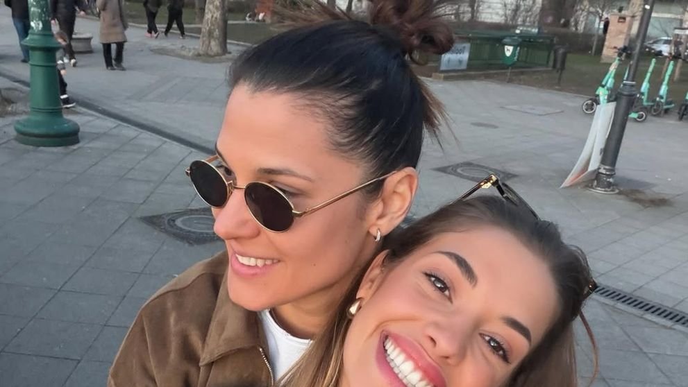 Cele două sportive din România formează un cuplu și au distribuit mai multe fotografii împreună: „Lângă tine mă simt acasă!”