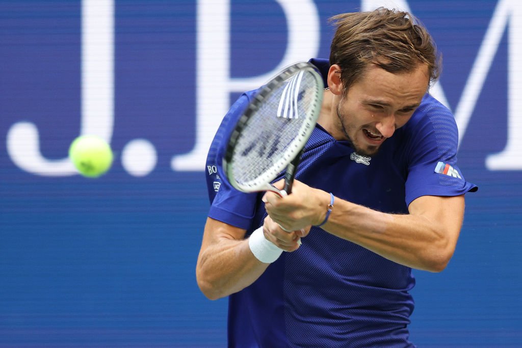 Daniil backhand