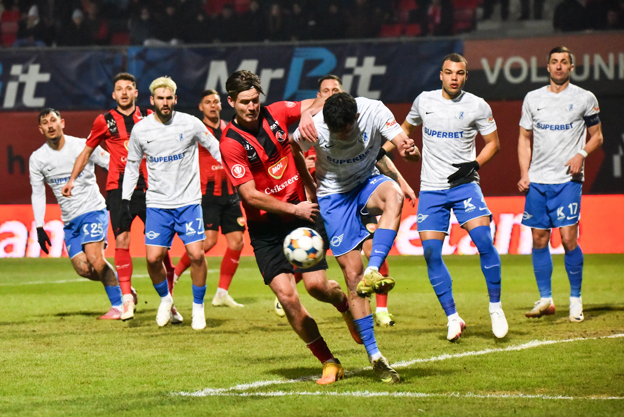 FK Csikszereda - Farul Constanța 1-0 se joacă ACUM! Gol splendid marcat de echipa lui Robert Ilyes