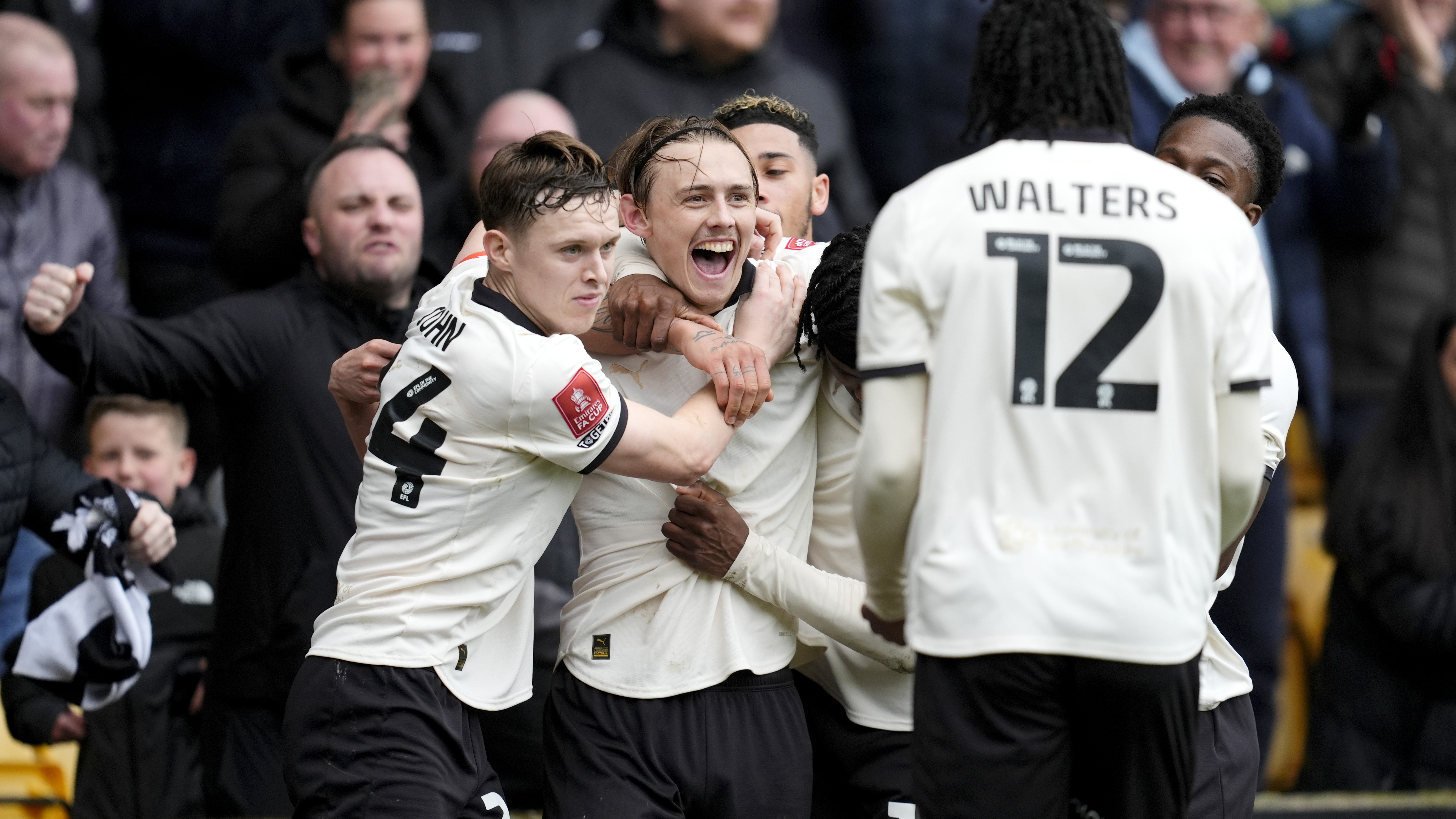 Surprize colosale în Cupa Angliei: o echipă din liga a treia, în sferturi!