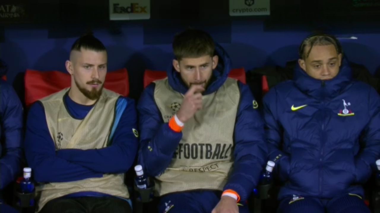 Cum a fost surprins Radu Drăgușin în timpul ”măcelului” din prima repriză de la Atletico – Tottenham