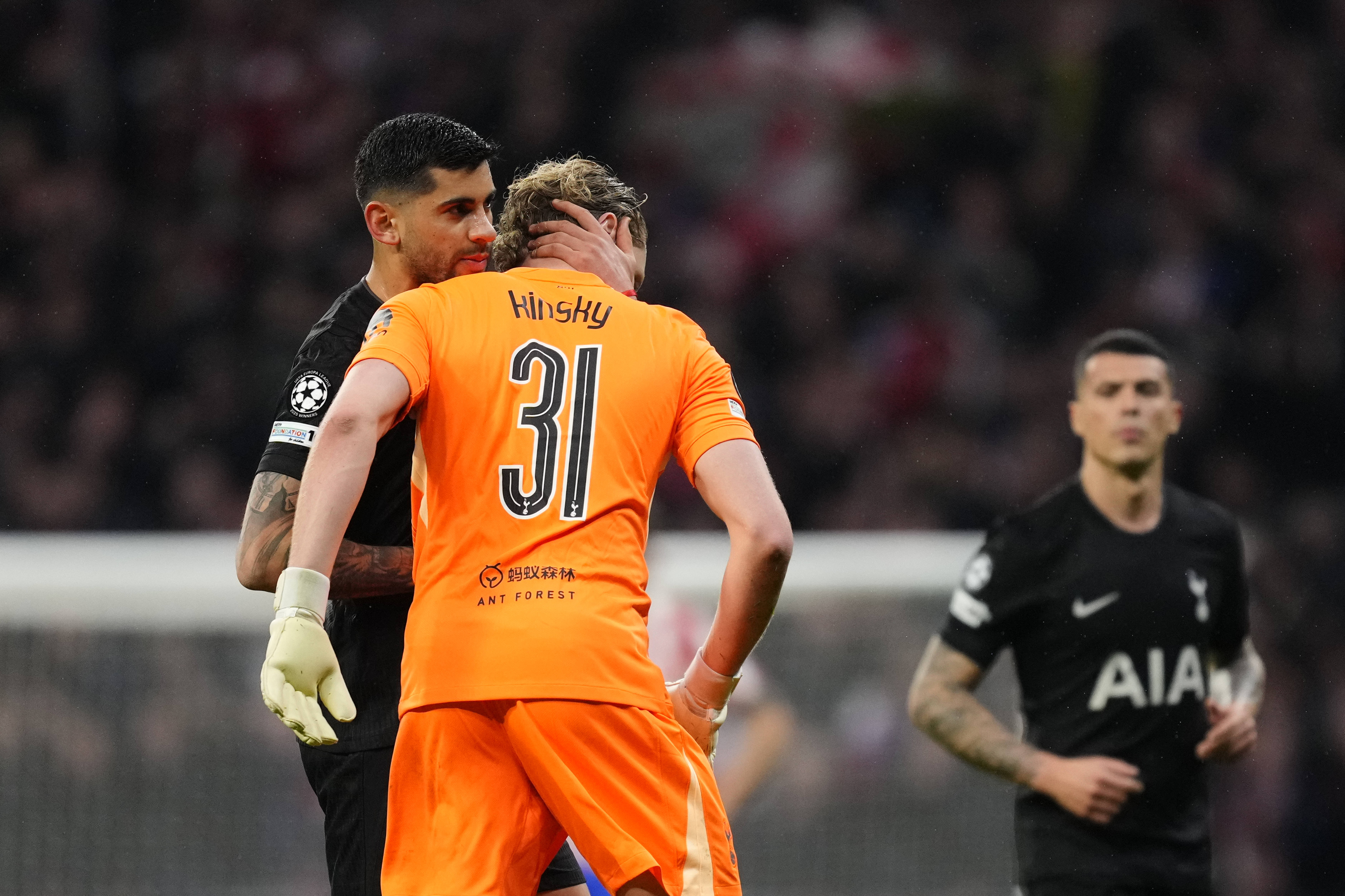 Scenariu incredibil la Tottenham după dezastrul cu Atletico! Fundașul i-ar fi ordonat lui Igor Tudor să îl înlocuiască pe Kinsky în minutul 17