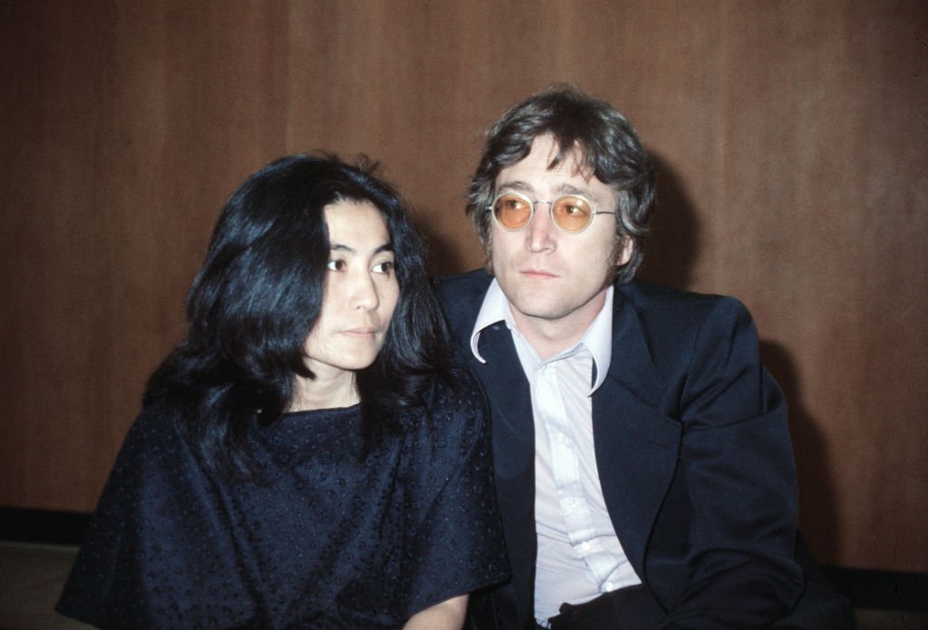 La scurt timp după moartea lui John Lennon, soția a dezvăluit apropriaților: ”Cred că era gay”. Cu ce bărbat ar fi avut o relație secretă