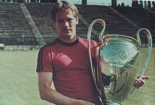 La mulți ani, László Bölöni! Fotbalist câștigător al Cupei Campionilor Europeni, antrenor campion în Portugalia și Belgia