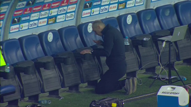 Bogdan Andone, în genunchi! Ce a făcut antrenorul lui FC Argeș imediat după victoria uriașă contra Craiovei