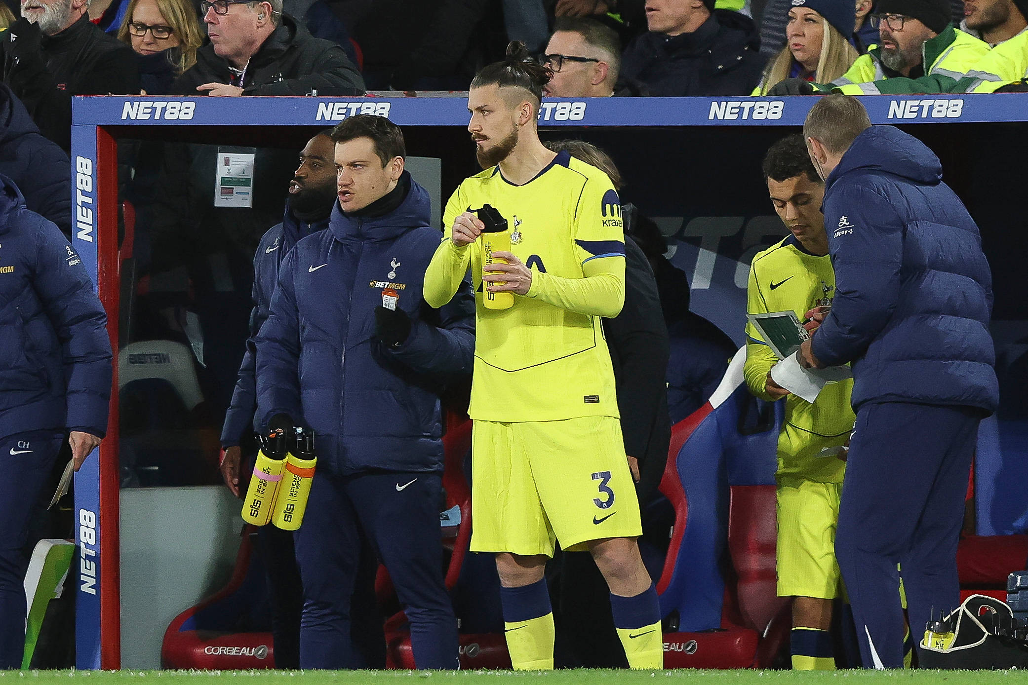 Anunțul momentului pentru Radu Drăgușin: ”Tottenham caută variante!”