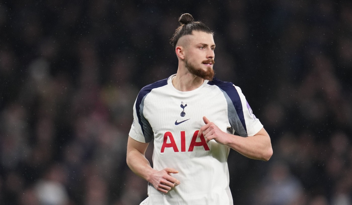 Dragonul dă piept cu infernul de pe Anfield! Radu Drăgușin, titular în Liverpool - Tottenham