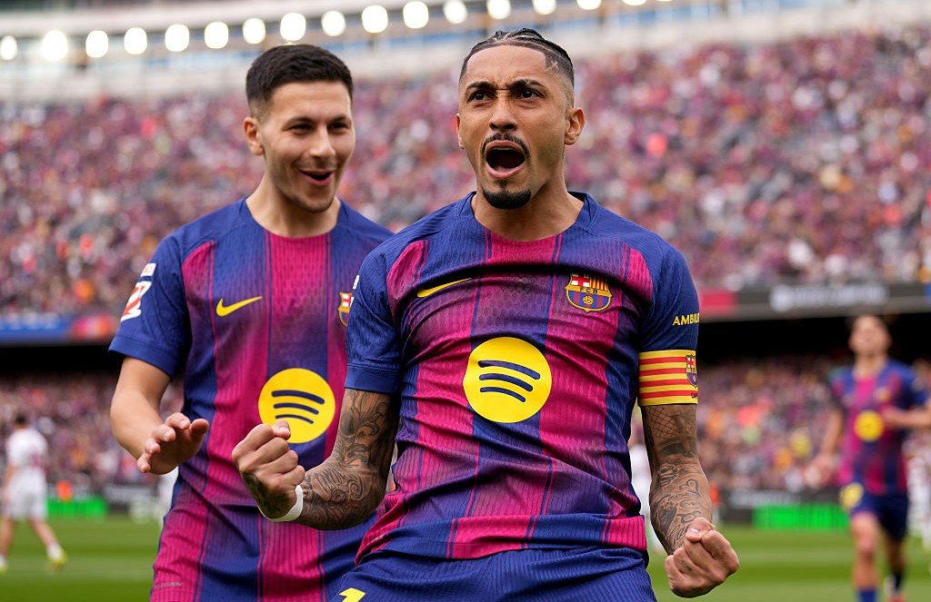 Raphinha a făcut în Barcelona - Sevilla ceva nevăzut de la Lionel Messi! Clasamentul din La Liga