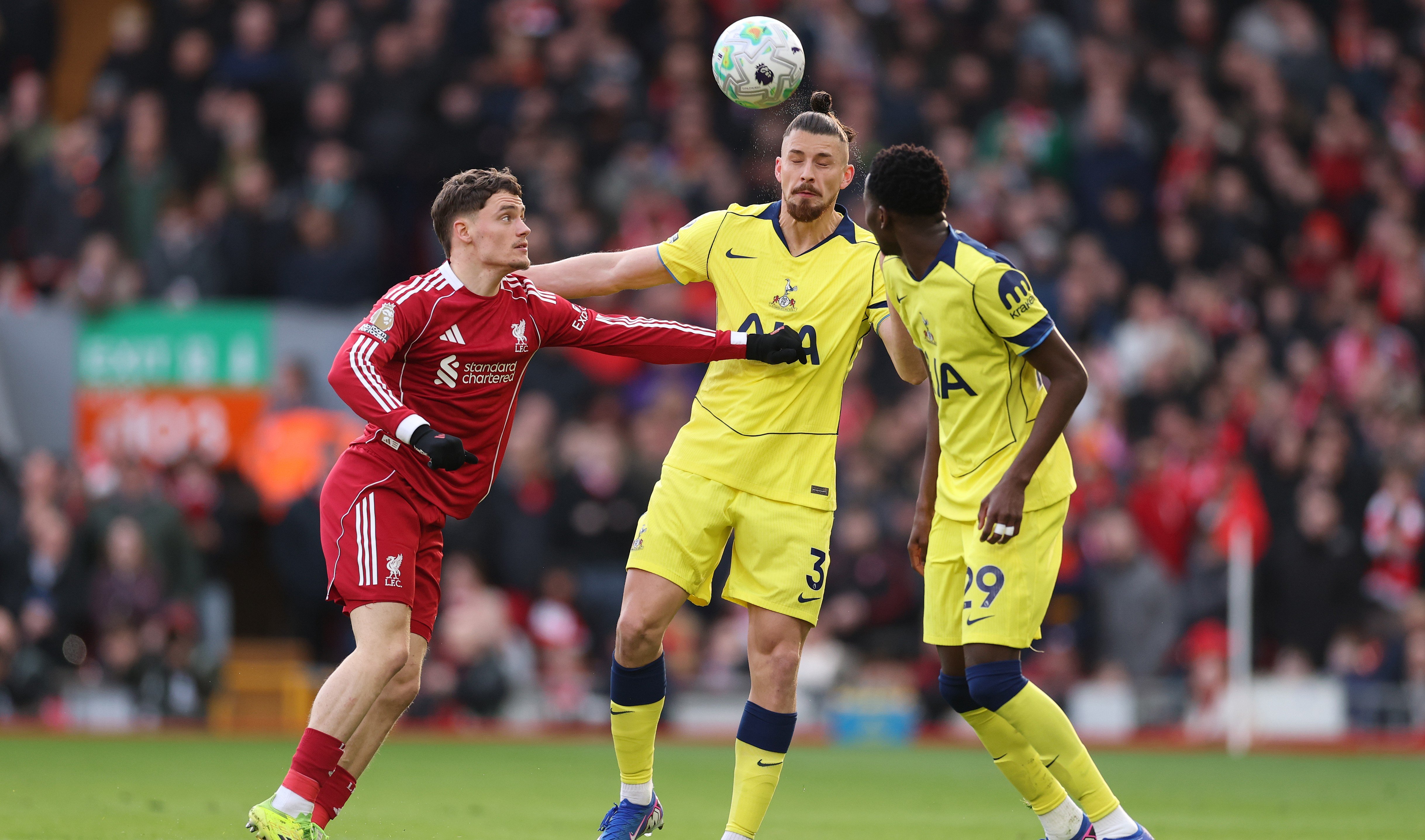 ACUM: Liverpool - Tottenham 1-0 e în direct pe VOYO | Cum se descurcă Radu Drăgușin