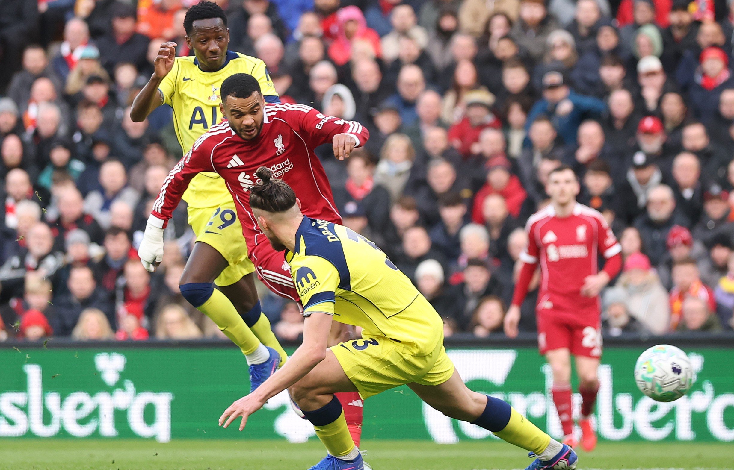 Nota lui Radu Drăgușin după ce a salvat-o pe Tottenham cu Liverpool la ultima fază