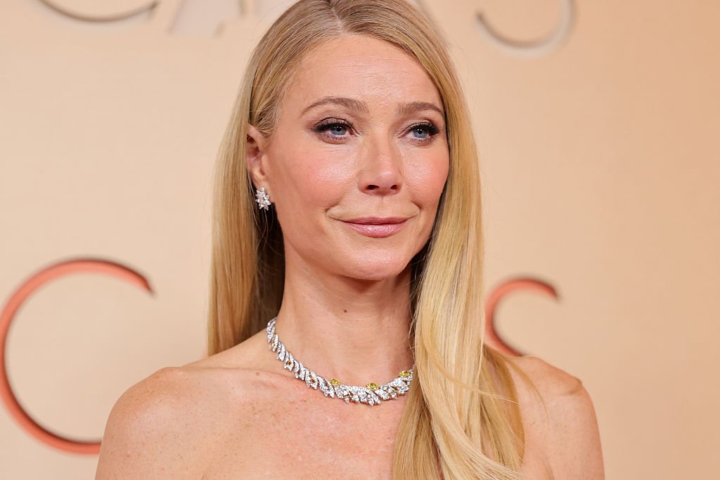 Oscar 2026. Gwyneth Paltrow, senzația serii, cu o rochie crăpată de jos până sus și lenjerie transparentă