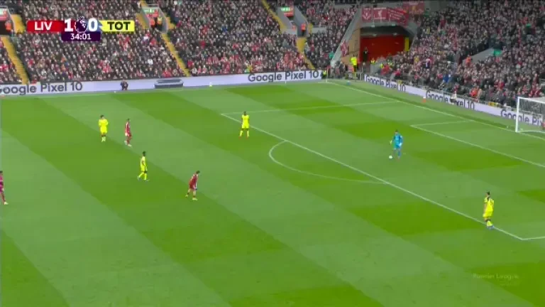 Radu Drăgușin i-a provocat o criză de nervi lui Igor Tudor în Liverpool - Tottenham 1-1