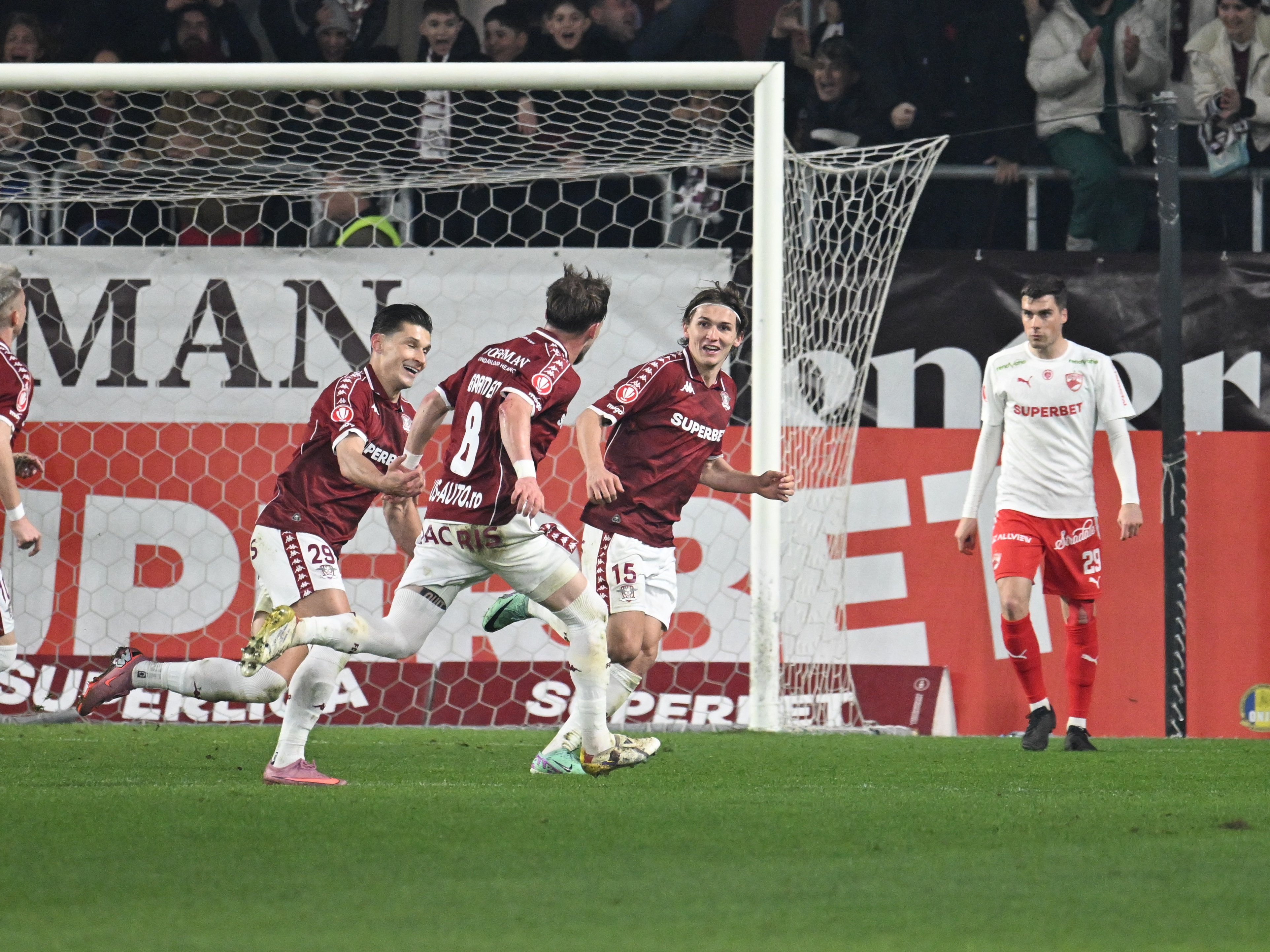 Rapid e noua favorită la titlu! Dinamo s-a prăbușit