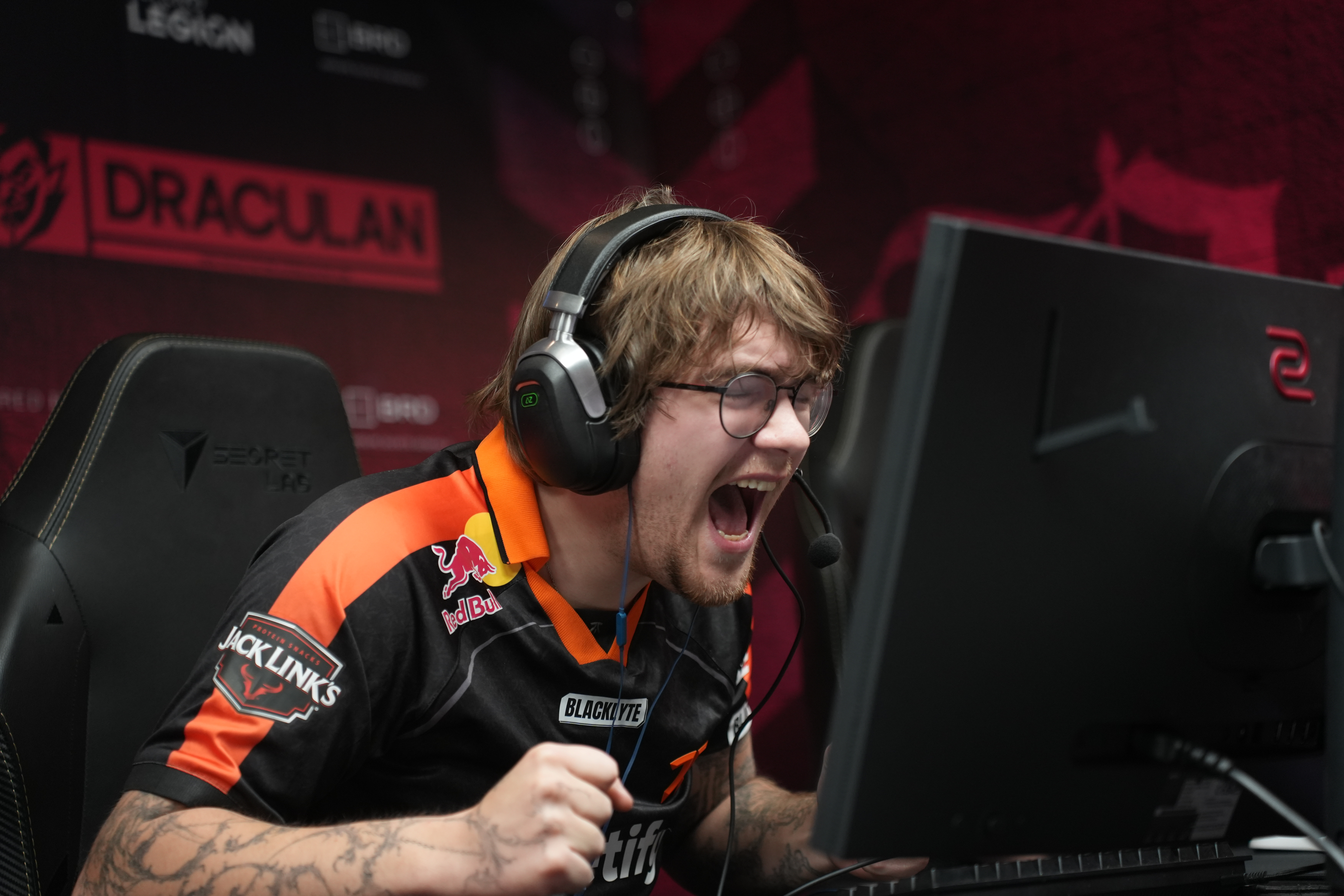 DraculaN 2026 – Showdown și LAN-uri internaționale pe scena Counter-Strike 2 din România