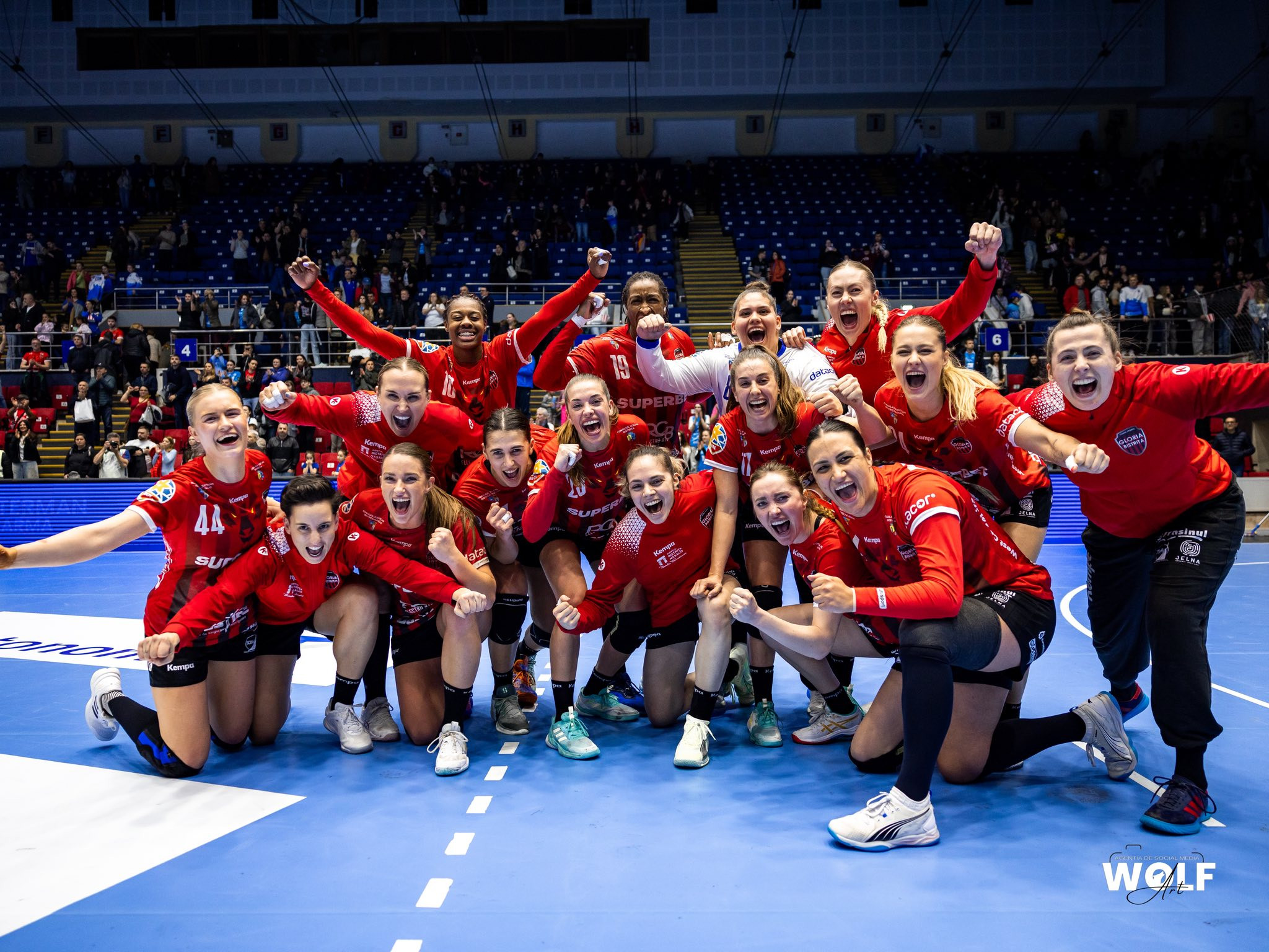 Ce luptă pentru titlu! Cum arată clasamentul din Liga Florilor după derby-ul CSM București - Gloria Bistrița 18-21