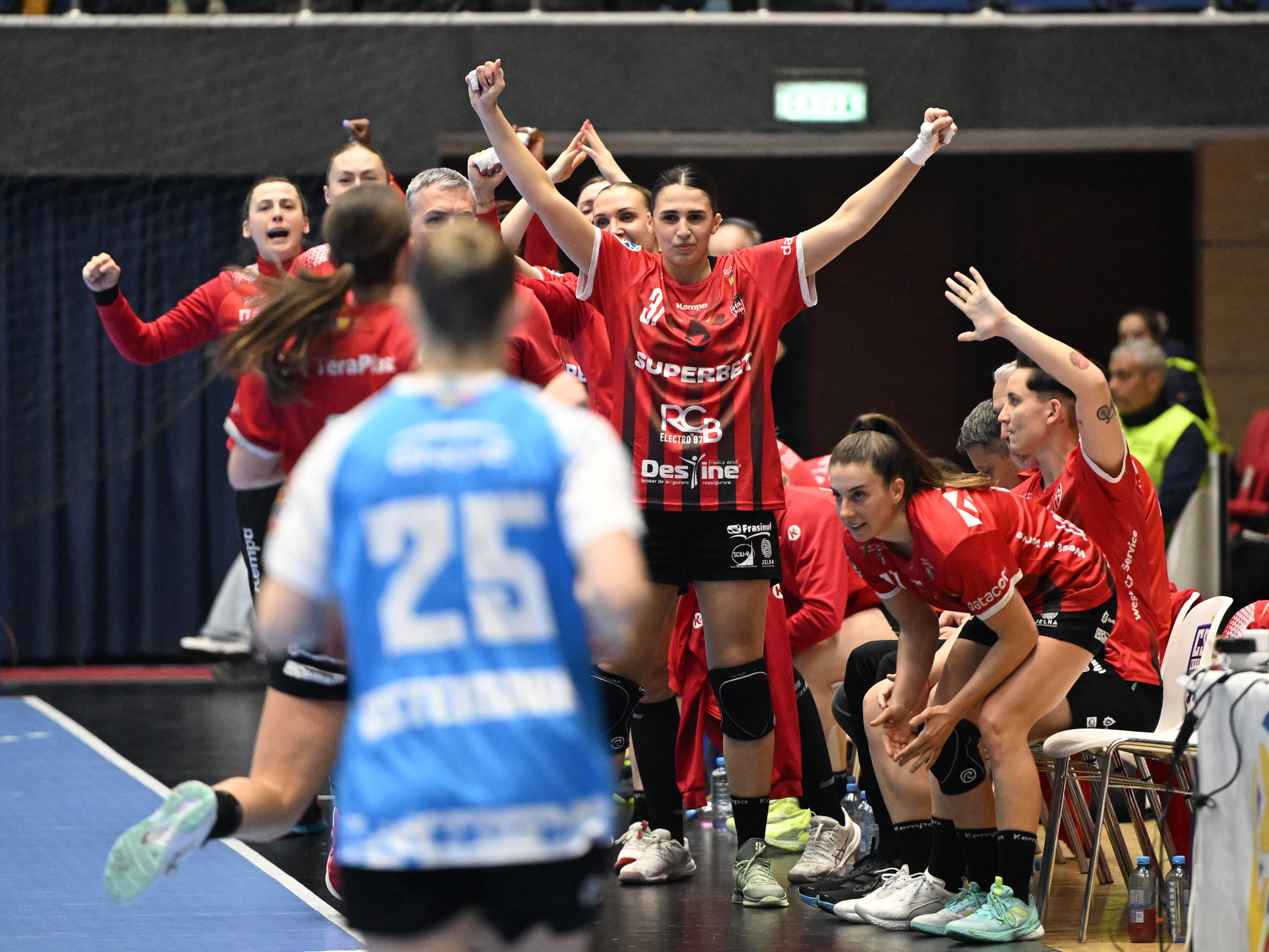 Lorena Ostase, după CSM București - Gloria Bistrița 18-21. "Am fost un zid roșu"