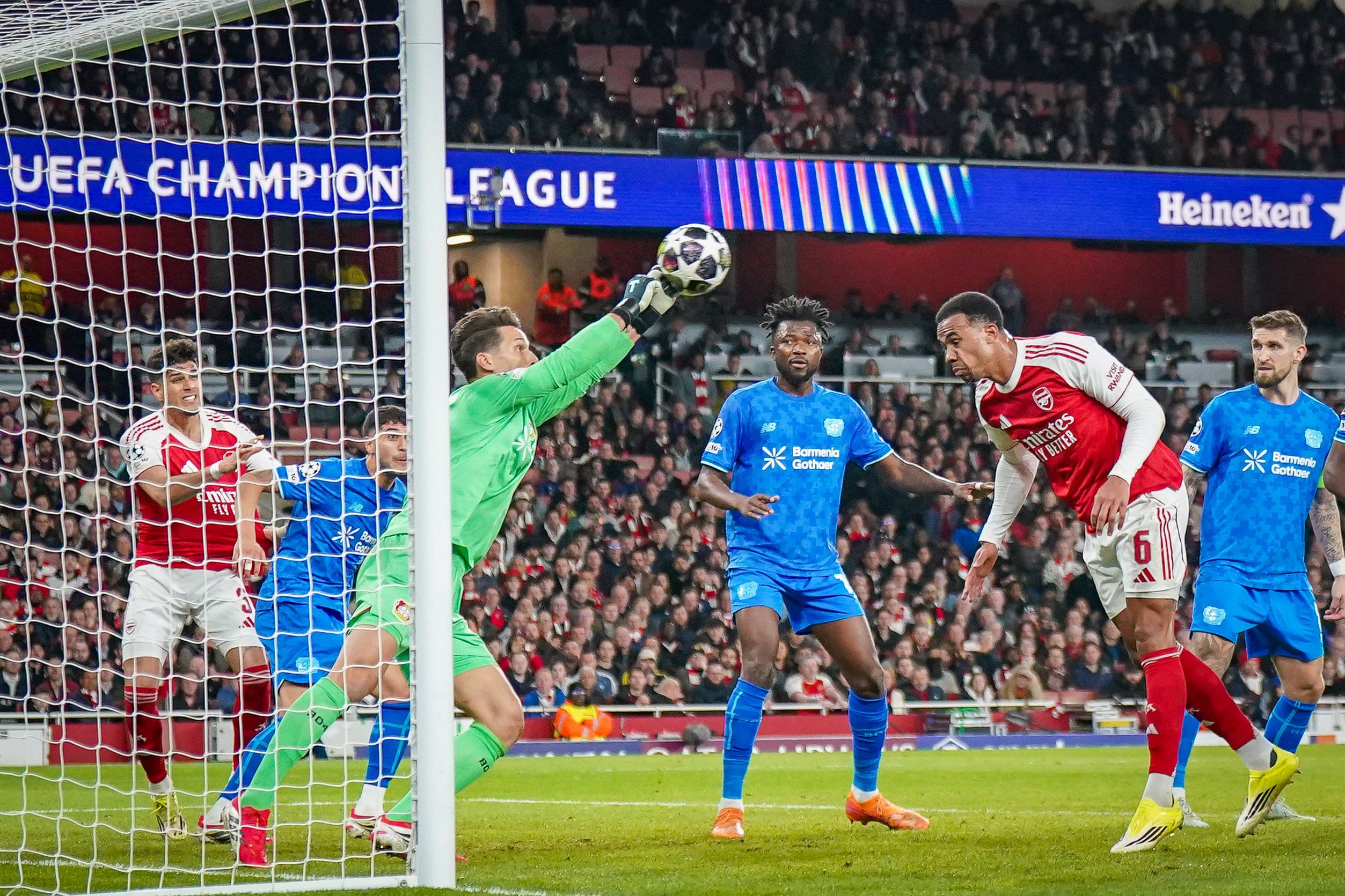 A evitat un măcel! Câte goluri a salvat portarul Janis Blaswich, desemnat jucătorul meciului în Arsenal - Bayer Leverkusen