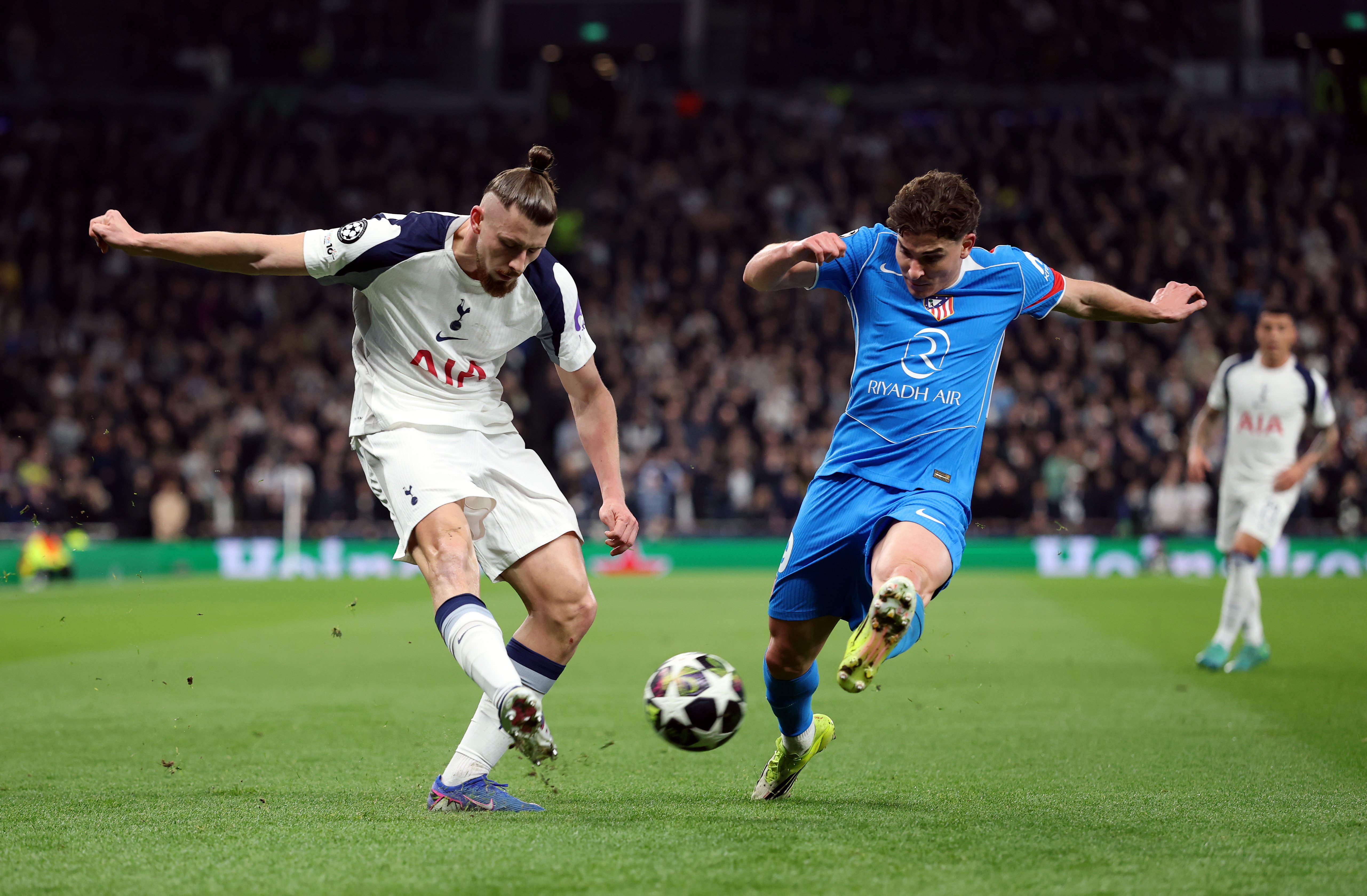 ACUM: Tottenham - Atletico Madrid 2-2. Spectacol în a doua repriză: Drăgușin, schimbat!