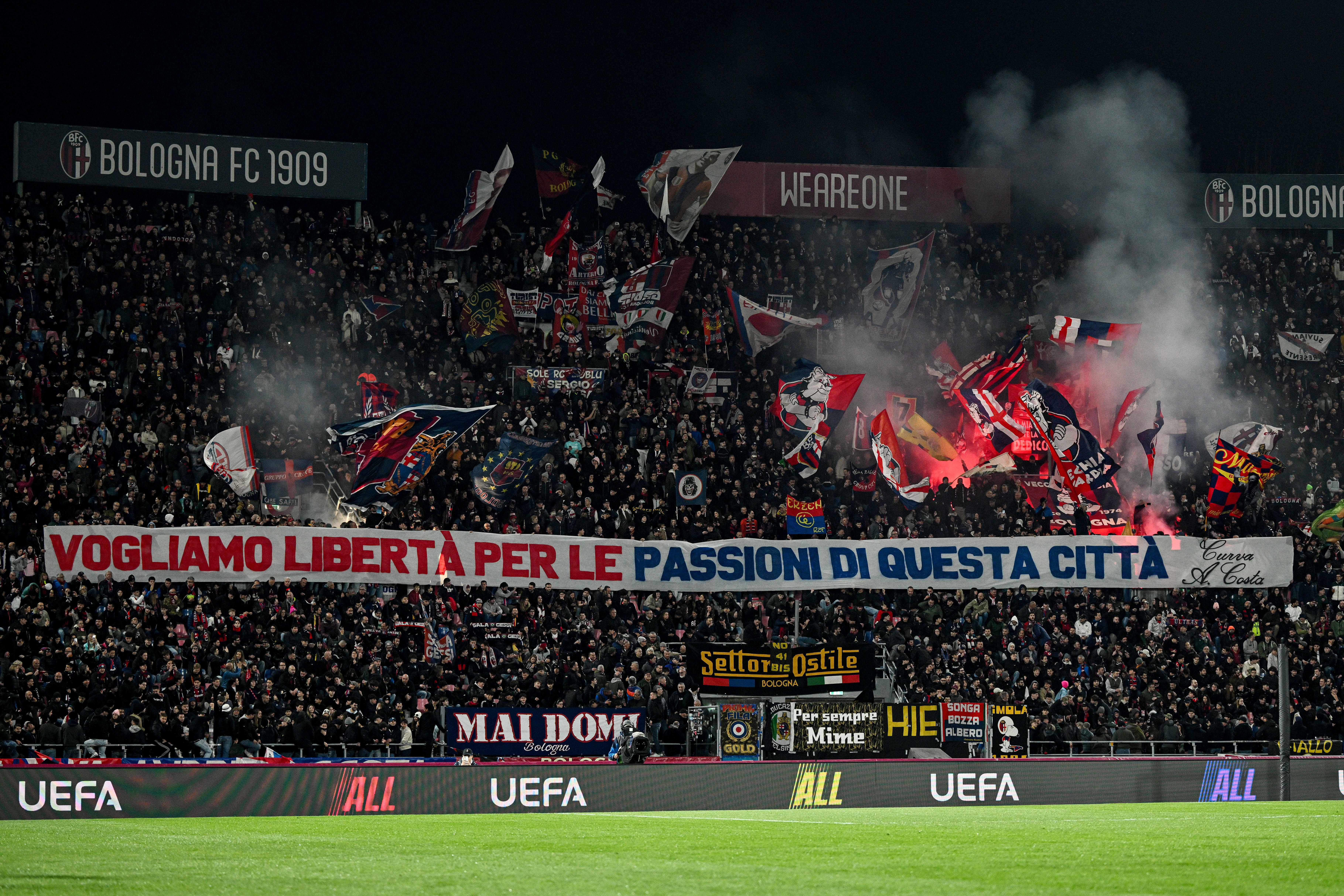 ”Rușine!” Ultrașii au răbufnit împotriva românului înaintea meciului din Europa League