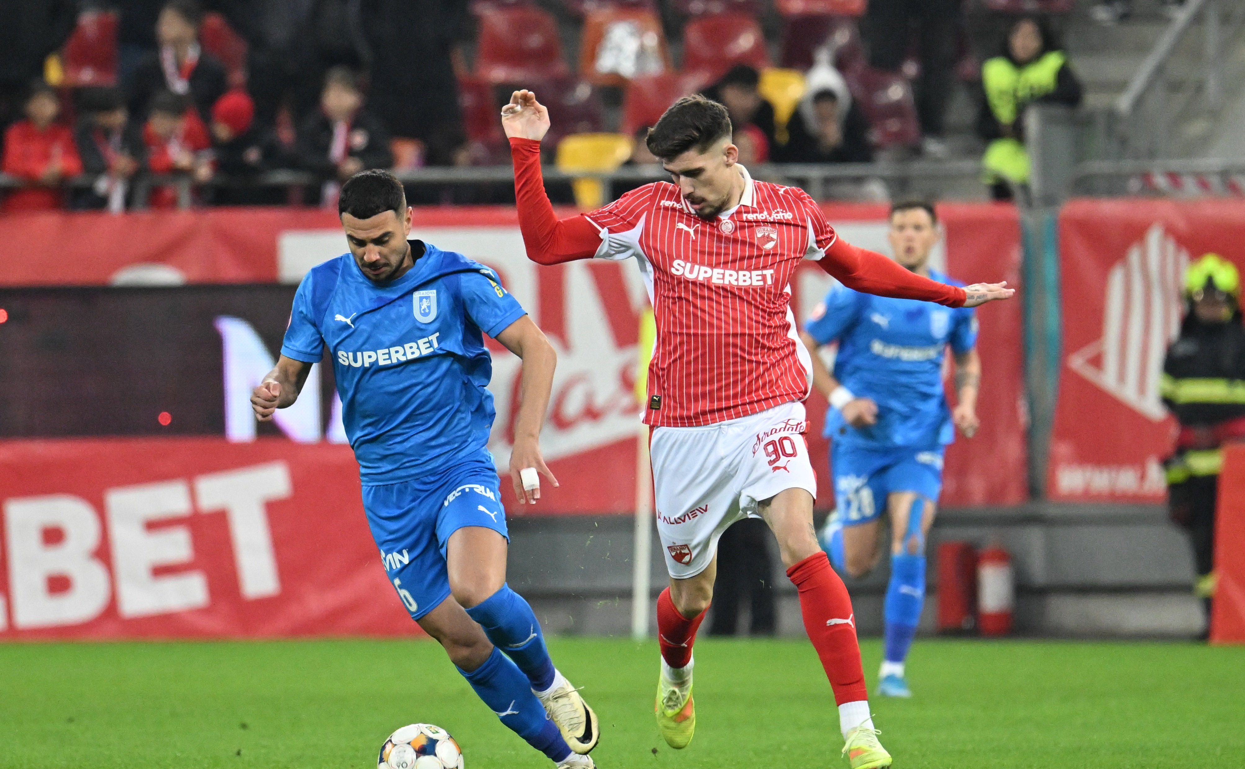 ACUM: Dinamo - Universitatea Craiova 0-1 | ELIMINARE înainte de pauză. Nebunie pe Arena Națională