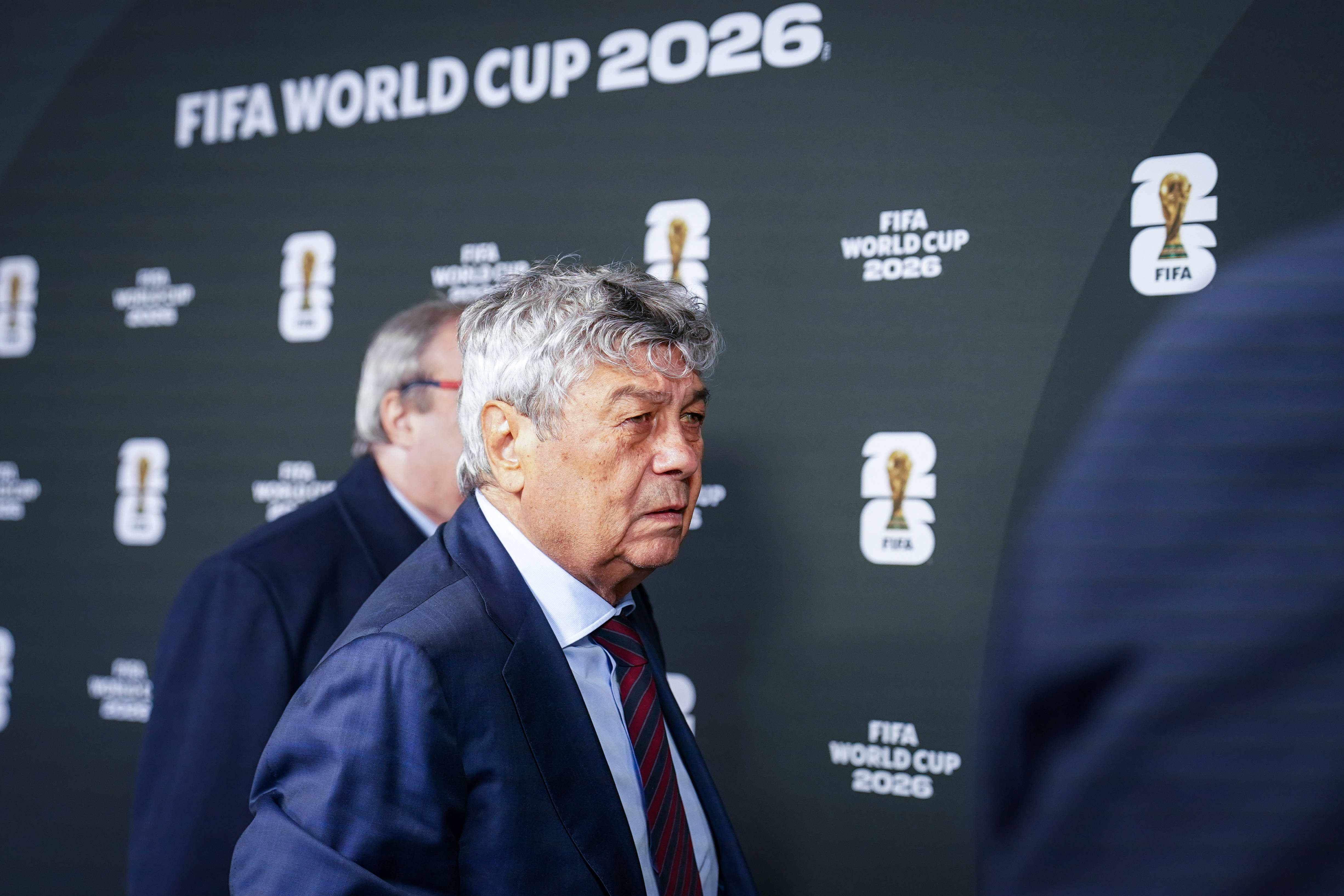 Lotul naționalei României pentru barajul cu Turcia! Surprize URIAȘE ale lui Mircea Lucescu
