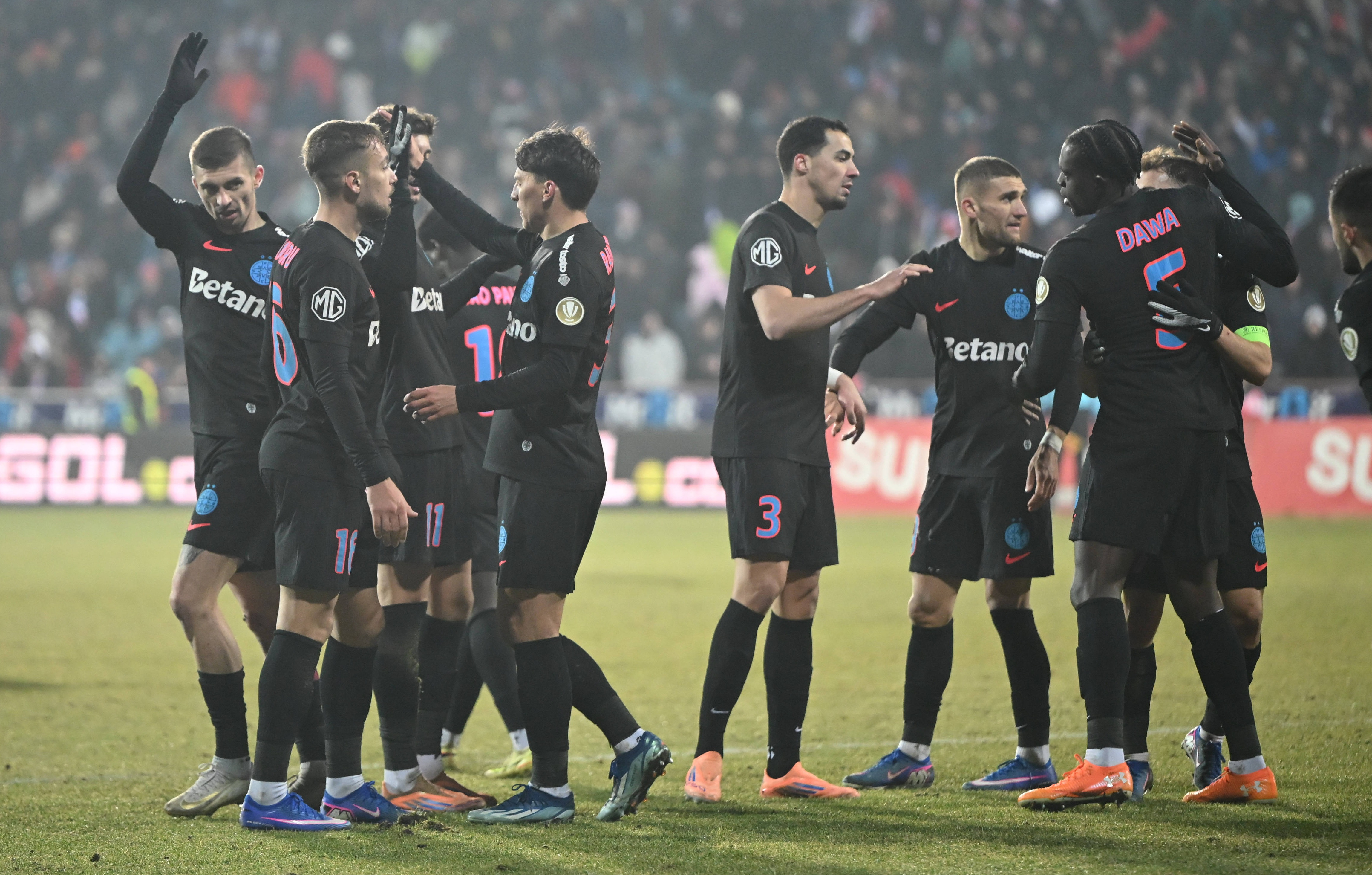 FCSB poate părăsi Capitala! Orașul unde pot juca roș-albaștrii ultimele meciuri ale sezonului: ”Există o discuție!”