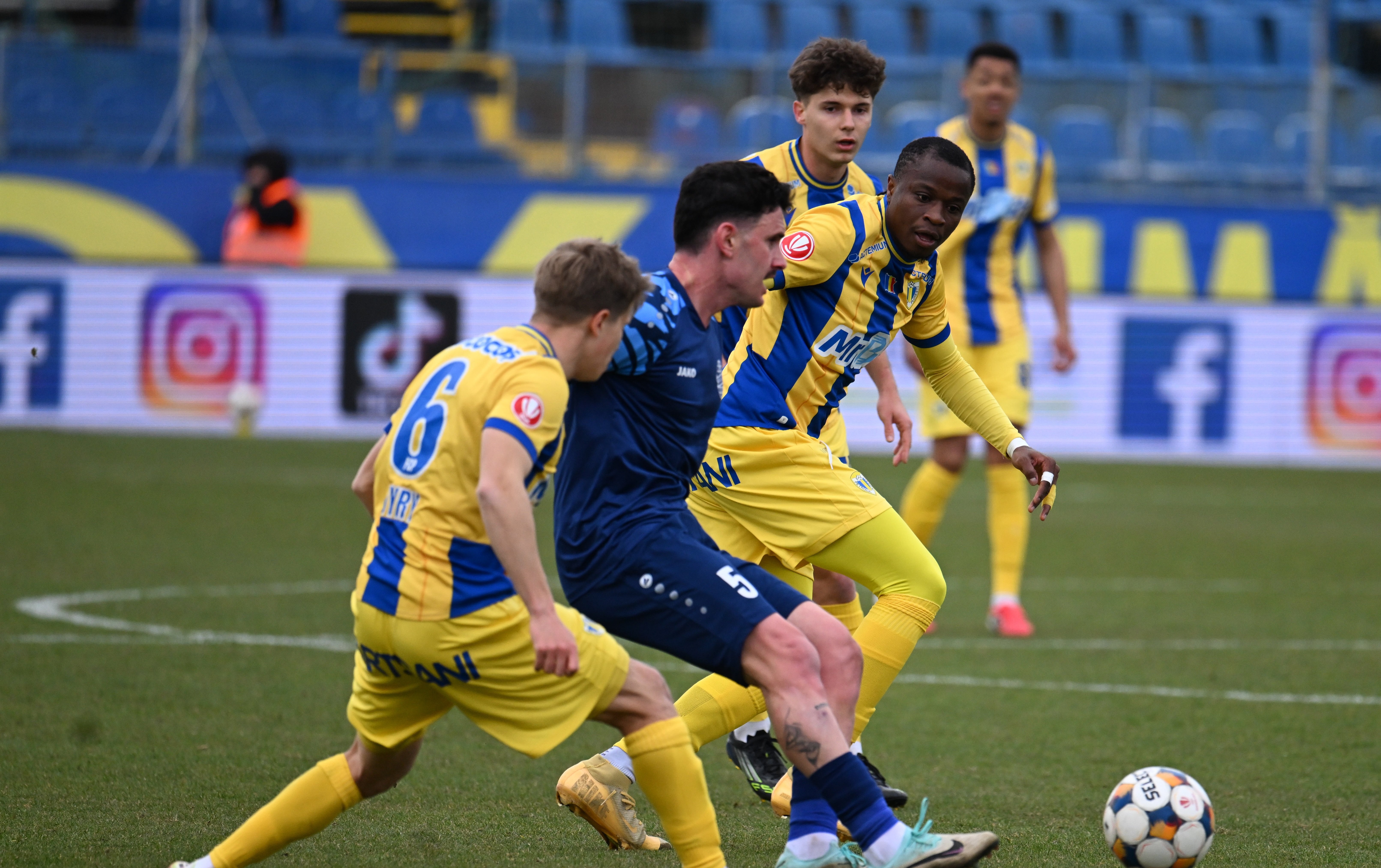 Metaloglobus – Petrolul 1-0, ACUM, pe Sport.ro. Gazdele deschid scorul de la 11 metri