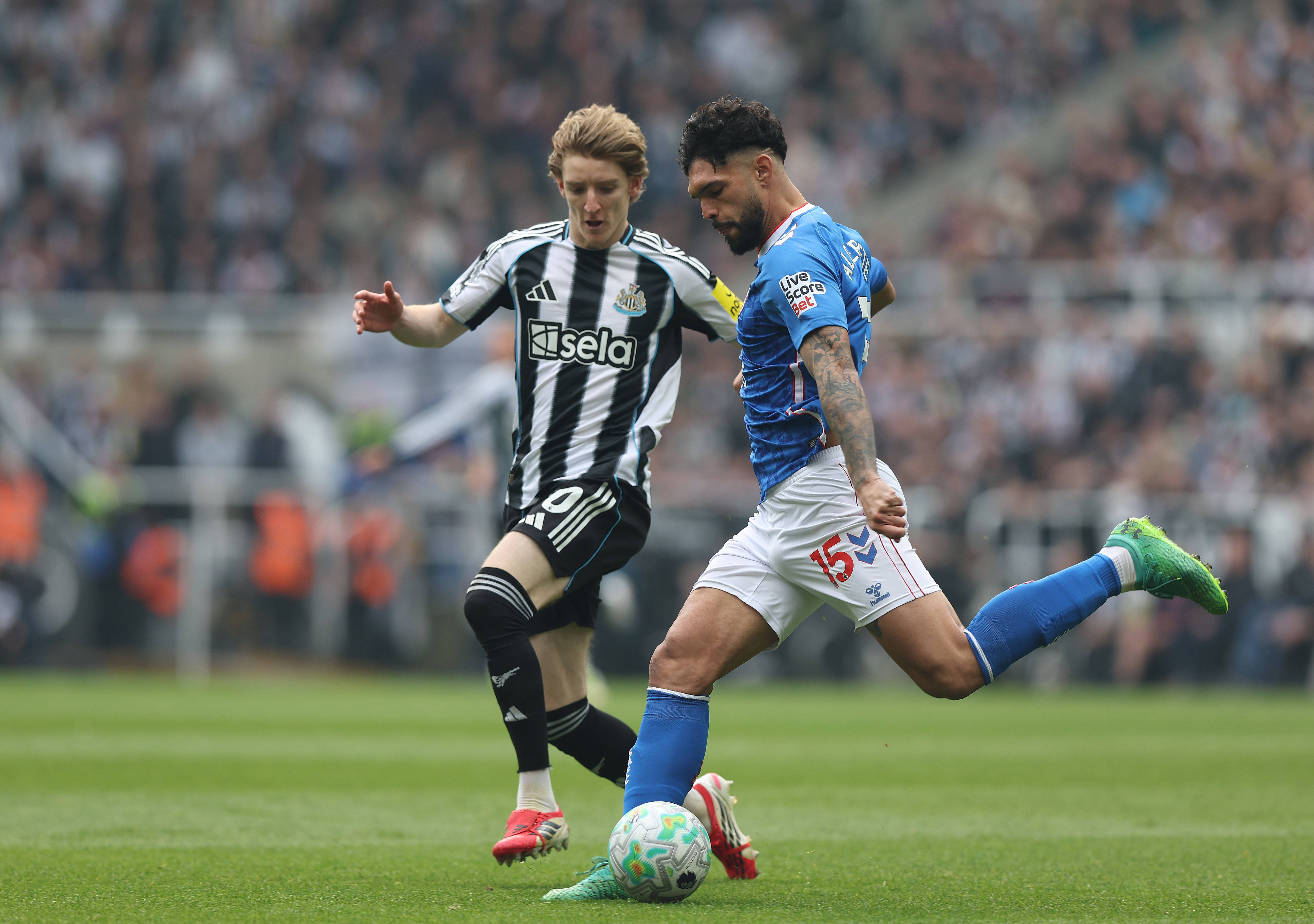 GOOOOOL după o eroare uriașă în Newcastle - Sunderland, cu un 1-9 de poveste în Tyne–Wear derby, ACUM pe VOYO!