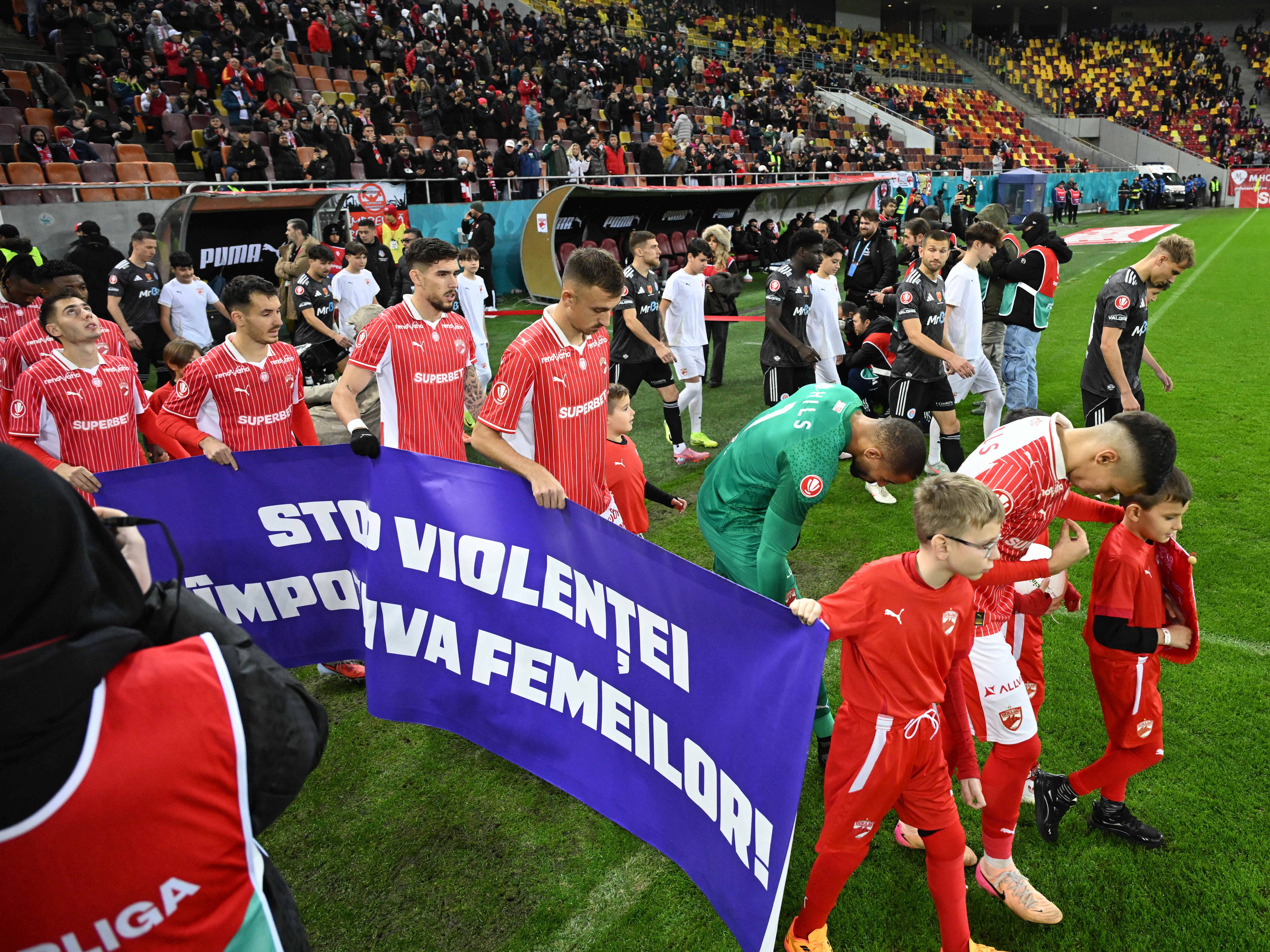 Cum-necum, Dinamo trimite o sumedenie de jucători în aceste zile la echipele naționale
