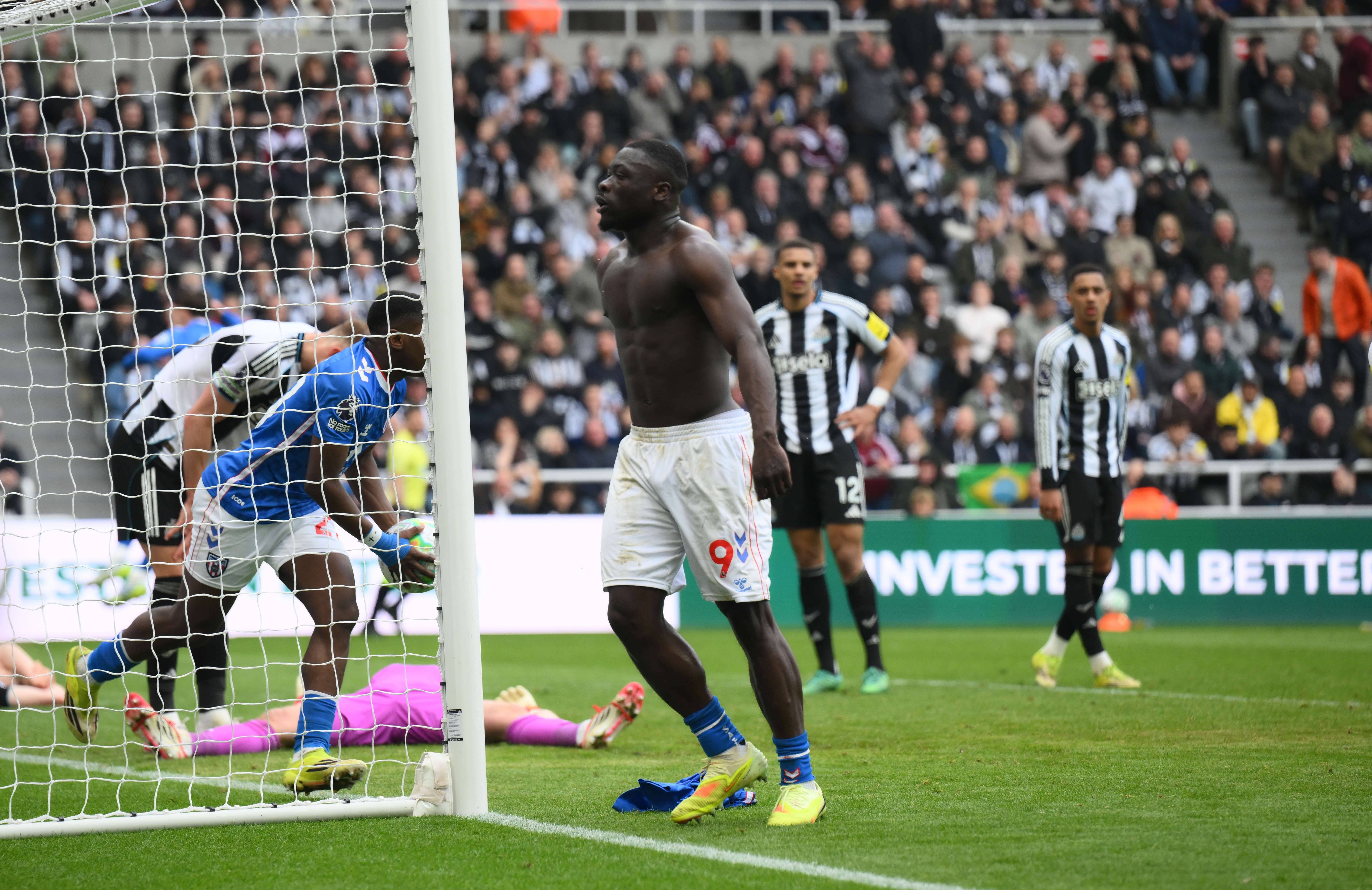 ȘOC în '90 pe St. James Park în Newcastle - Sunderland, cu un 1-9 de poveste în Tyne–Wear derby, ACUM pe VOYO!