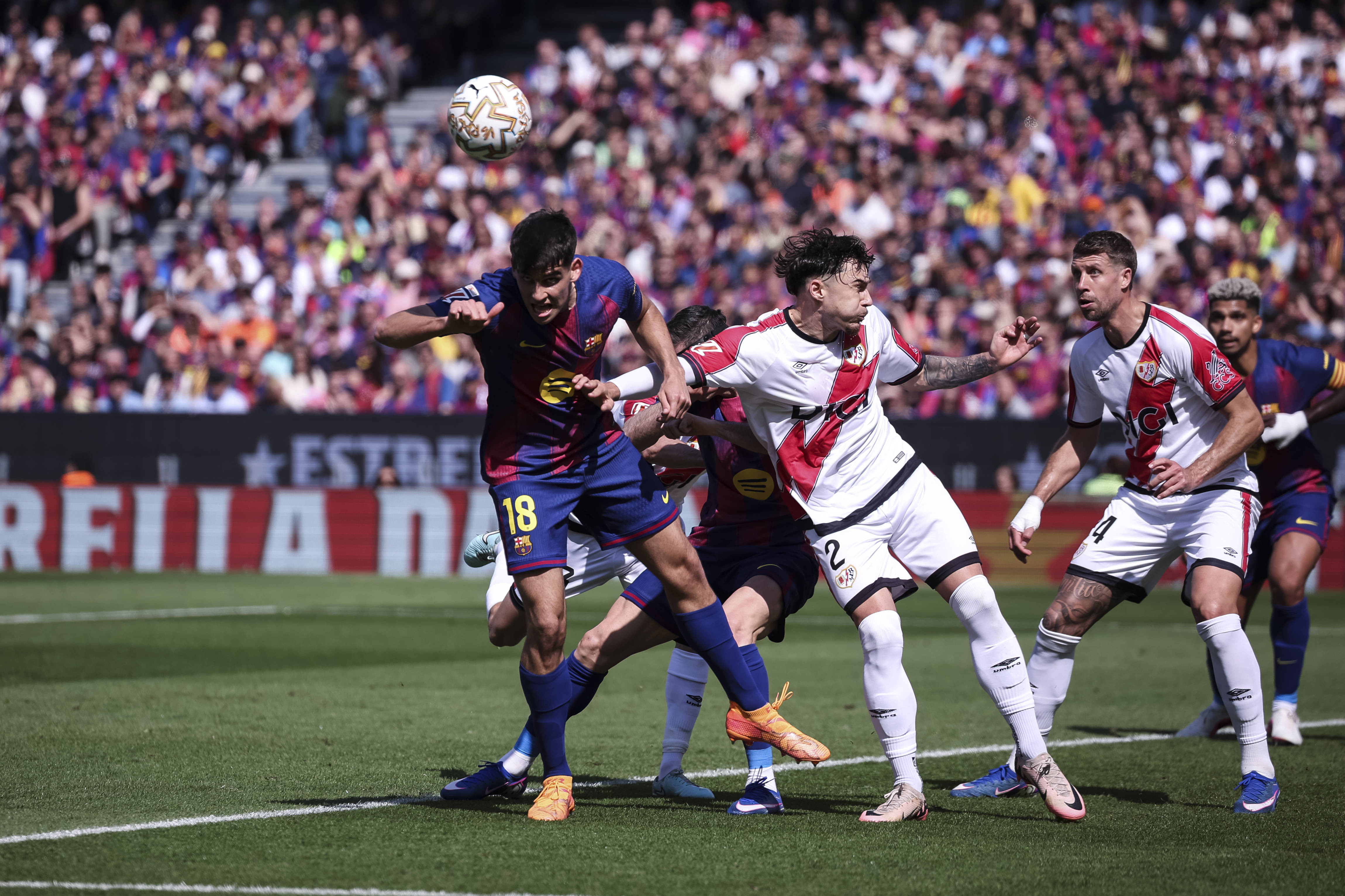 Specialistul în arbitraj a răbufnit când a văzut ce a pățit Andrei Rațiu în meciul cu Barcelona: ”Penalty clar!”