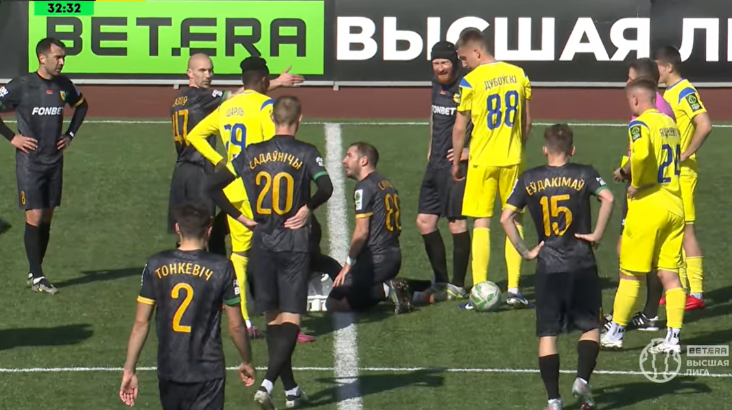 Fostul jucător al lui Dinamo, accidentare teribilă la meciul de debut! A ieșit desfigurat de pe teren