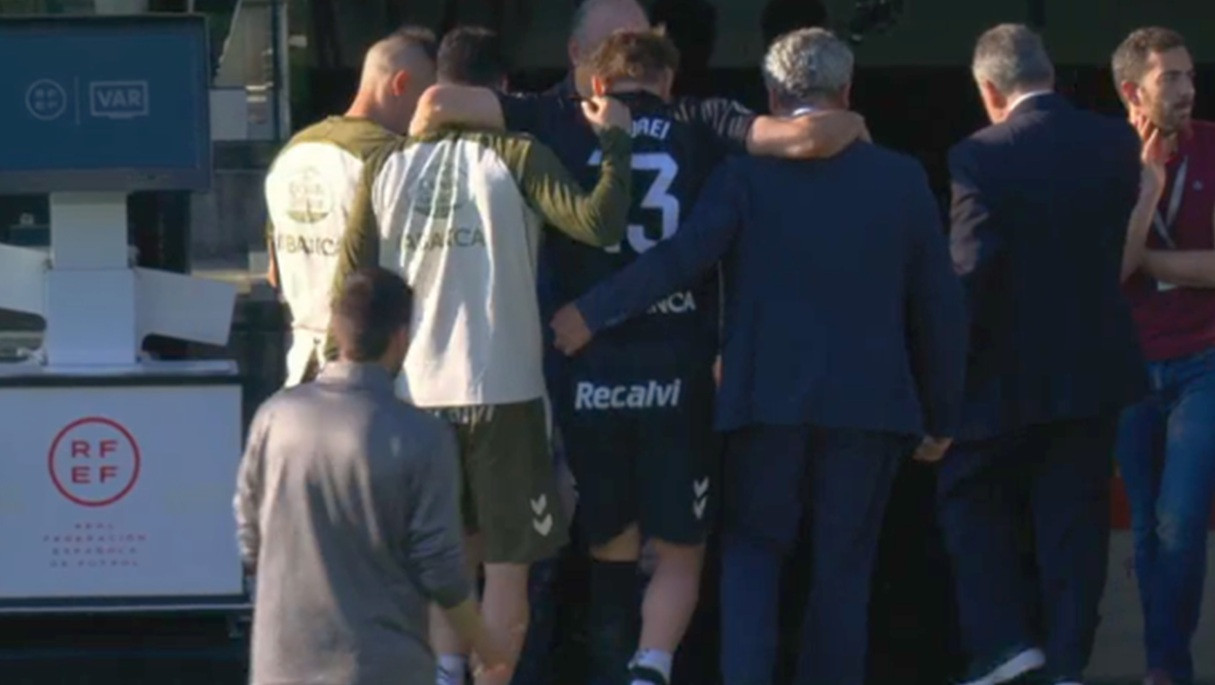 Imagini îngrijorătoare pentru România înainte de baraj! Ionuț Radu, ajutat să părăsească terenul