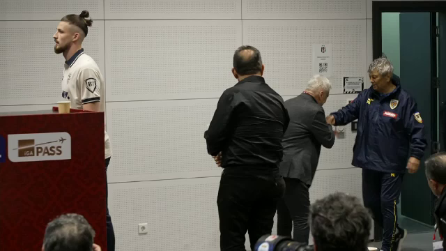 Fabulos! S-a dus direct la Mircea Lucescu și i-a pupat mâna