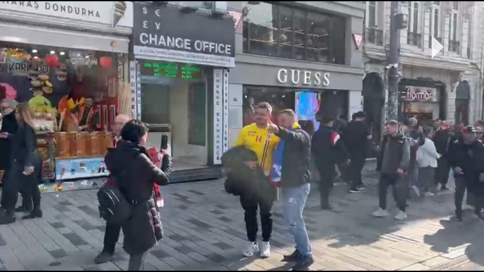 Prezență surpriză la barajul Turcia – România! A apărut îmbrăcat cu tricoul pe care l-a purtat la națională