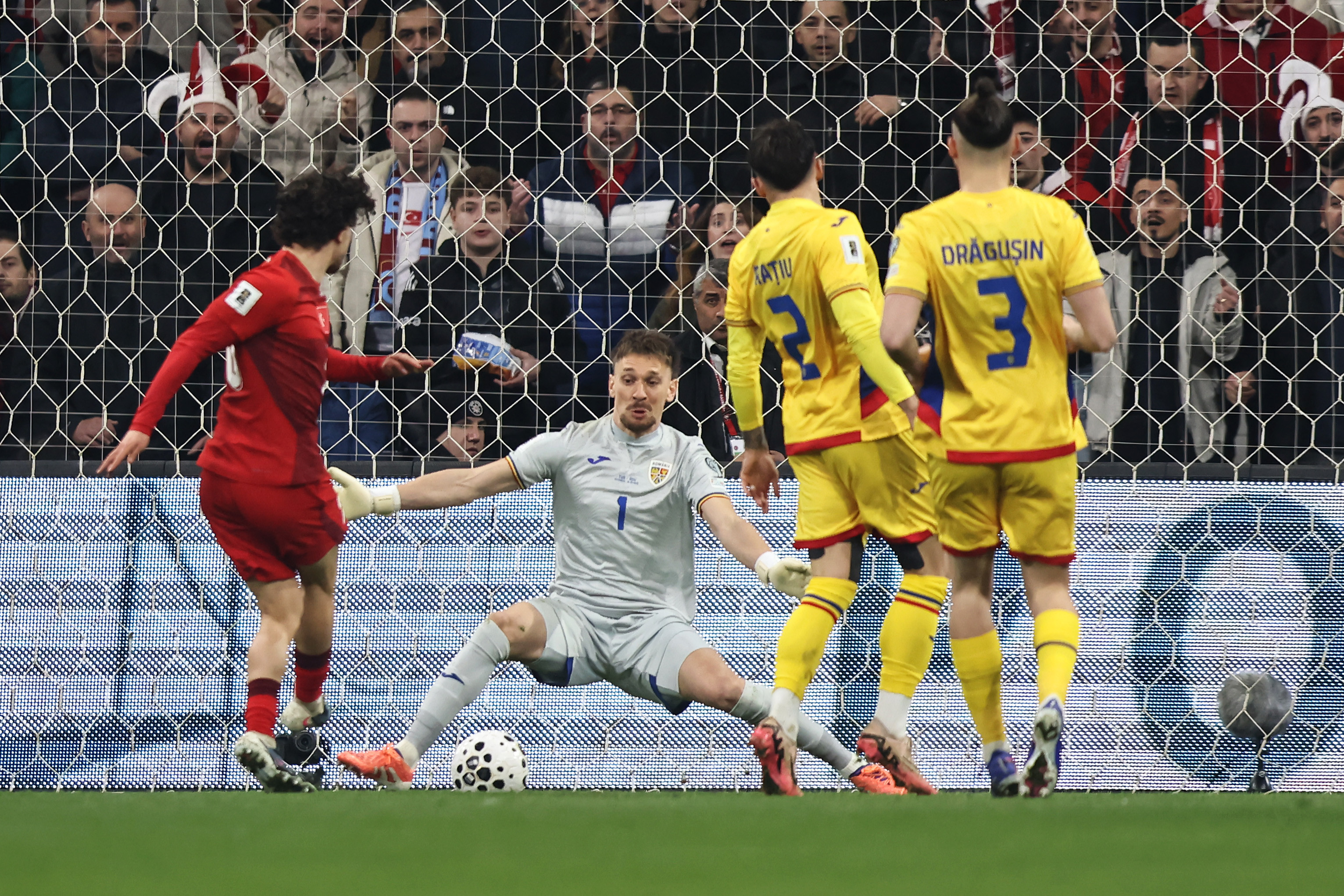 Turcia - România 1-0, ACUM. Yildiz nimerește bara! Ianis, la a doua mare ocazie