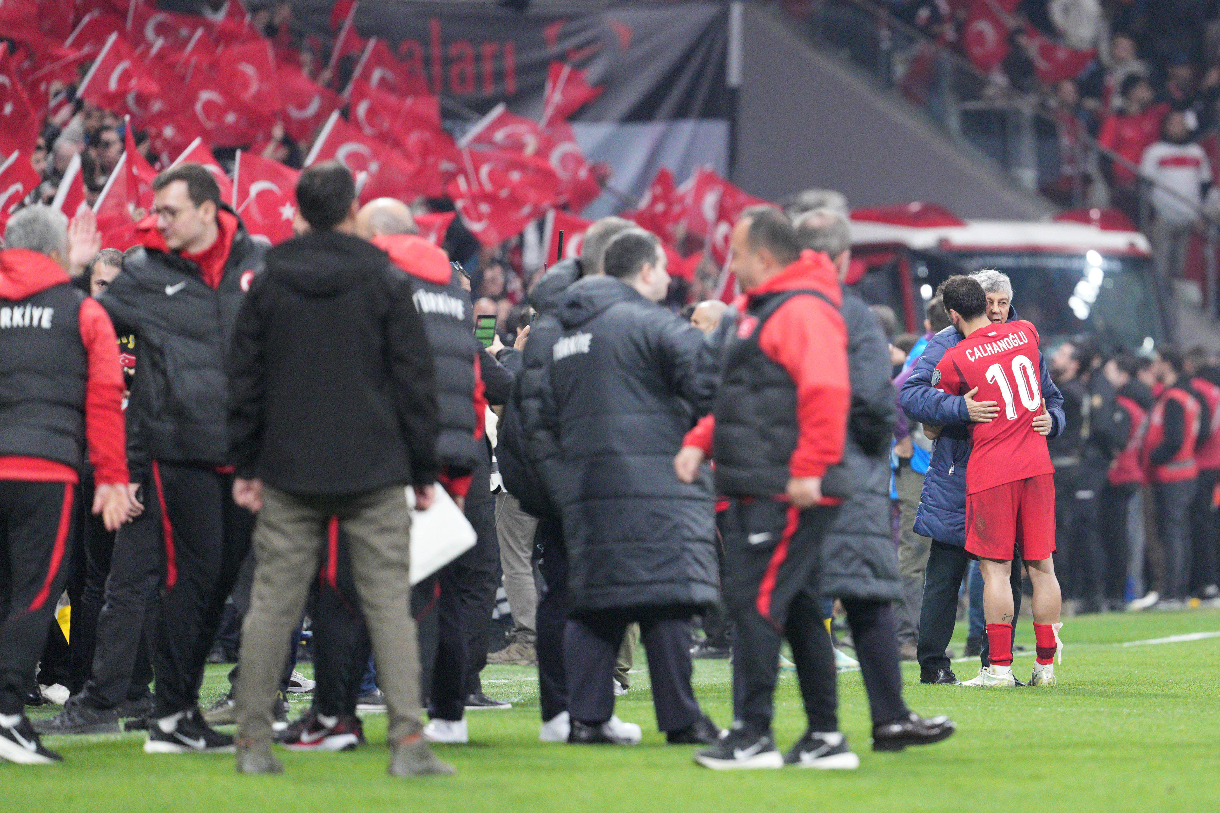 Hakan Calhanoglu, lecție uriașă de fair-play după Turcia - România: "Mircea Lucescu a clădit naționala noastră"