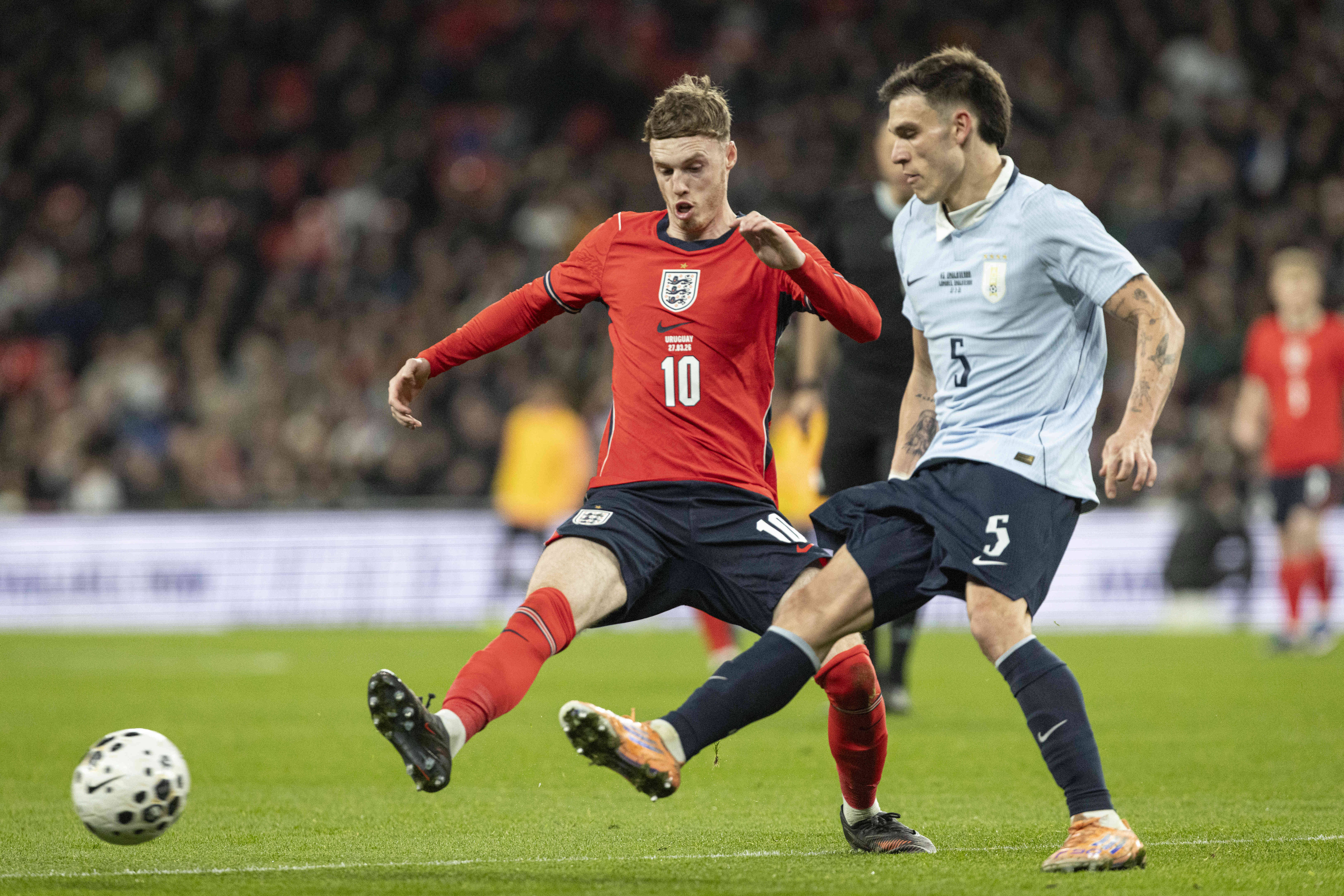 Confuzie totală! A văzut două galbene în Anglia - Uruguay, dar n-a fost eliminat