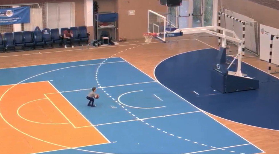 Adorabil la Galați! Cine a înscris coș după coș în timpul meciului în care Dinamo a bifat a 11-a victorie consecutivă
