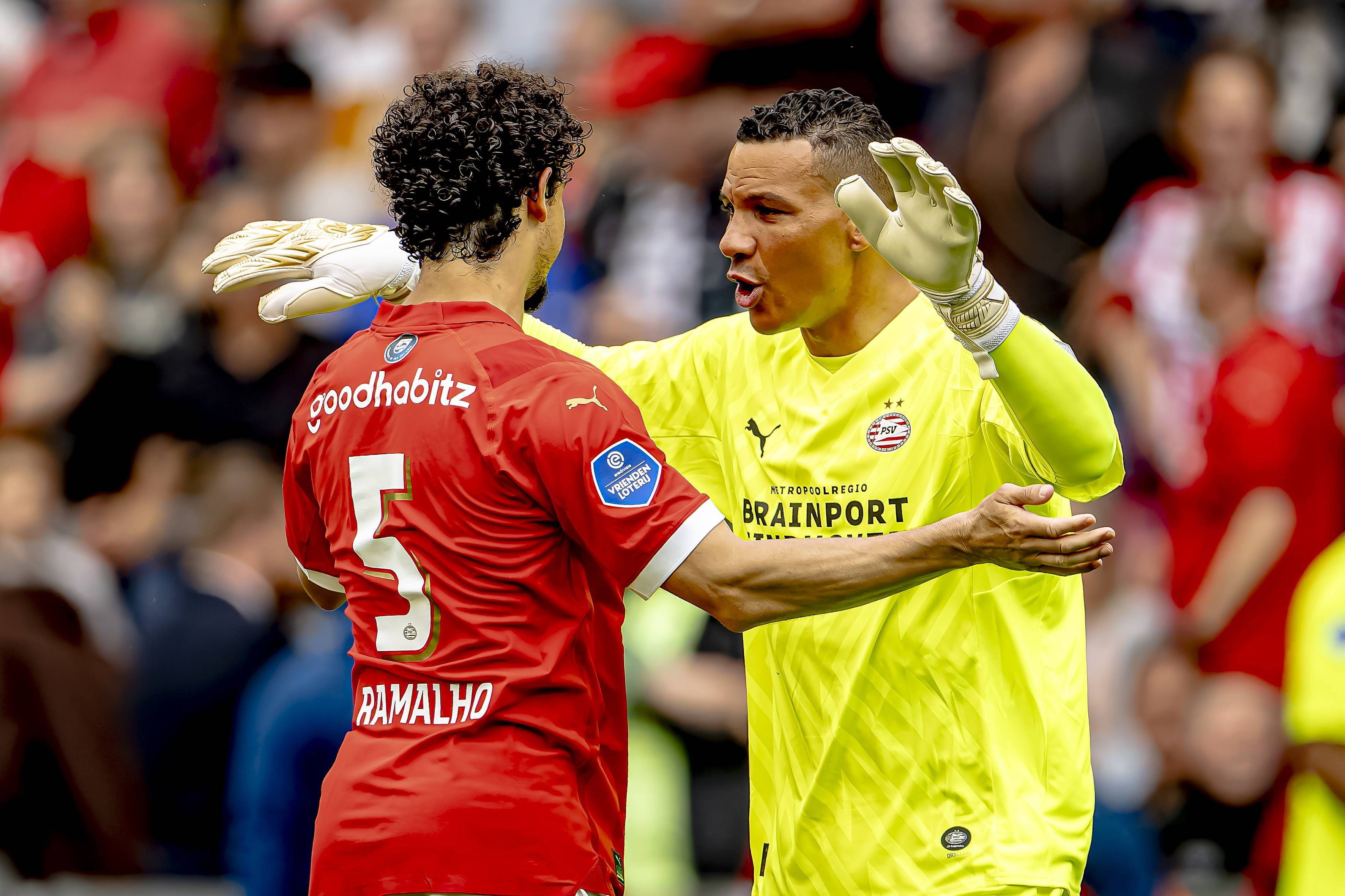 L-a dat pe spate și pe Florin Cernat! El este portarul „mai bun decât jucătorii de câmp”