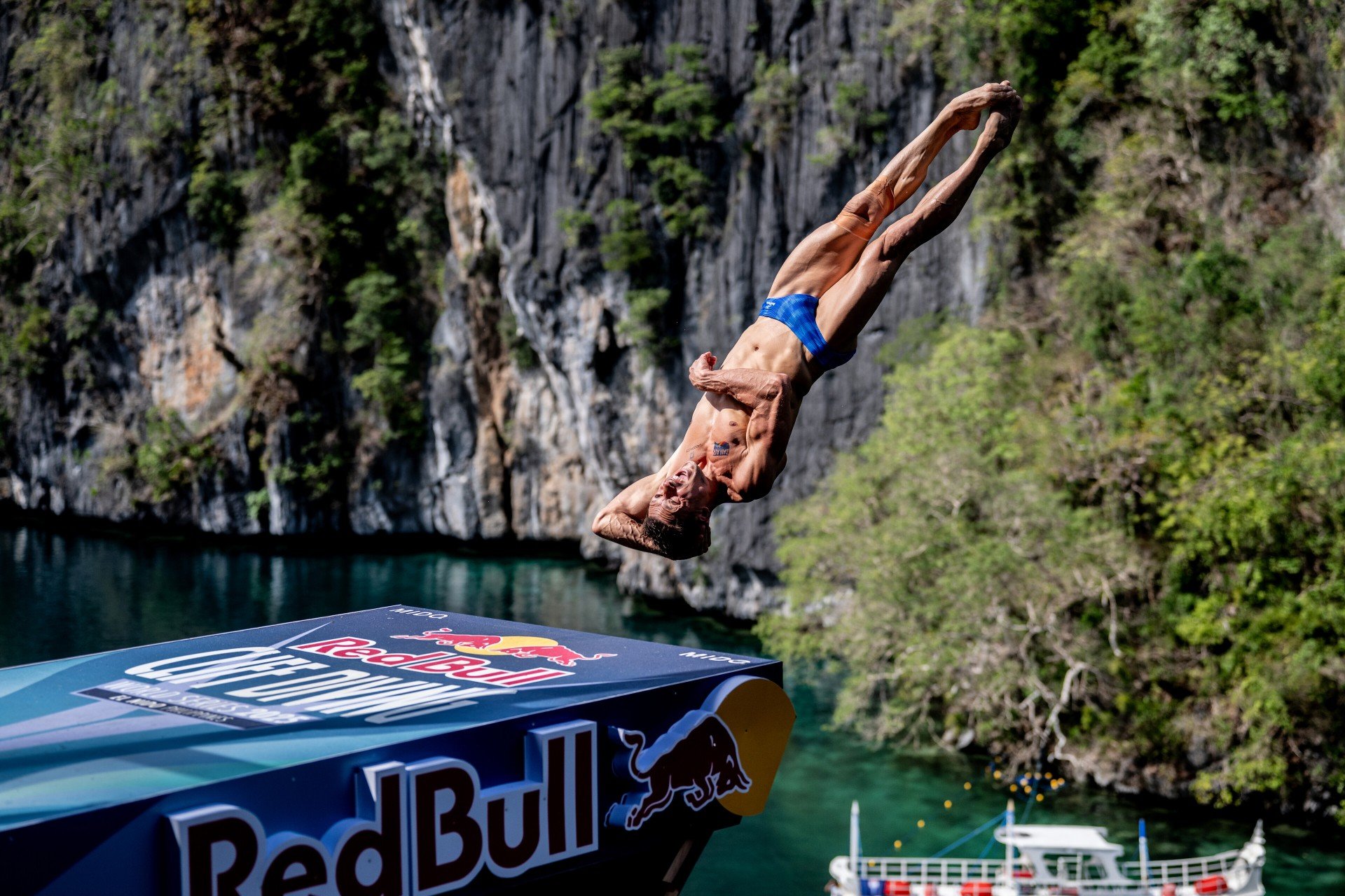 Constantin Popovici și Cătălin Preda, pregătiți să lupte pentru titlu în noul sezon din Seria Mondială Red Bull Cliff Diving