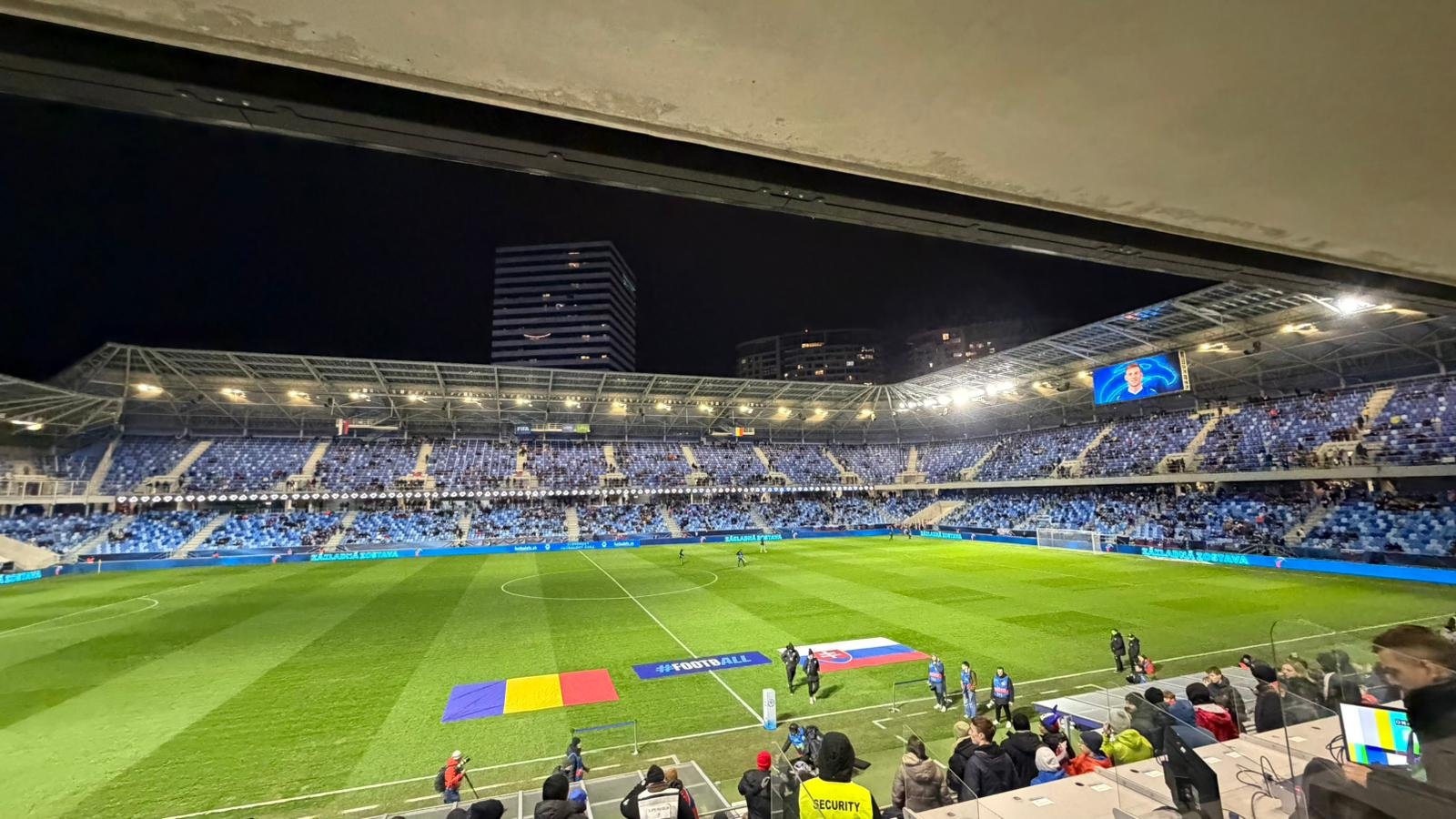 Gest superb pentru Mircea Lucescu! Mesajul cu care ”tricolorii” au intrat pe teren la Bratislava