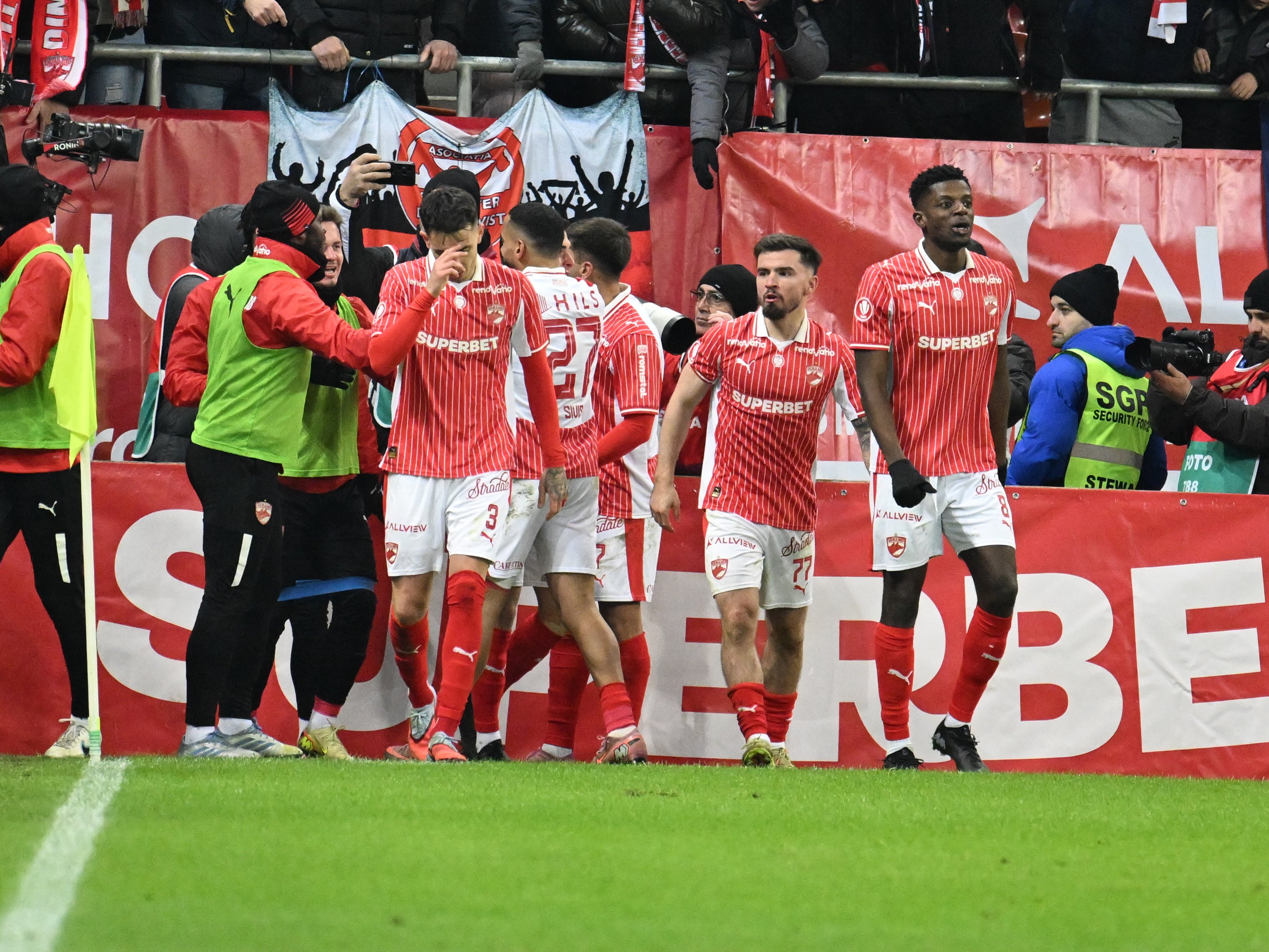 Reconstrucție la Dinamo? Cinci jucători își încheie contractele în vară