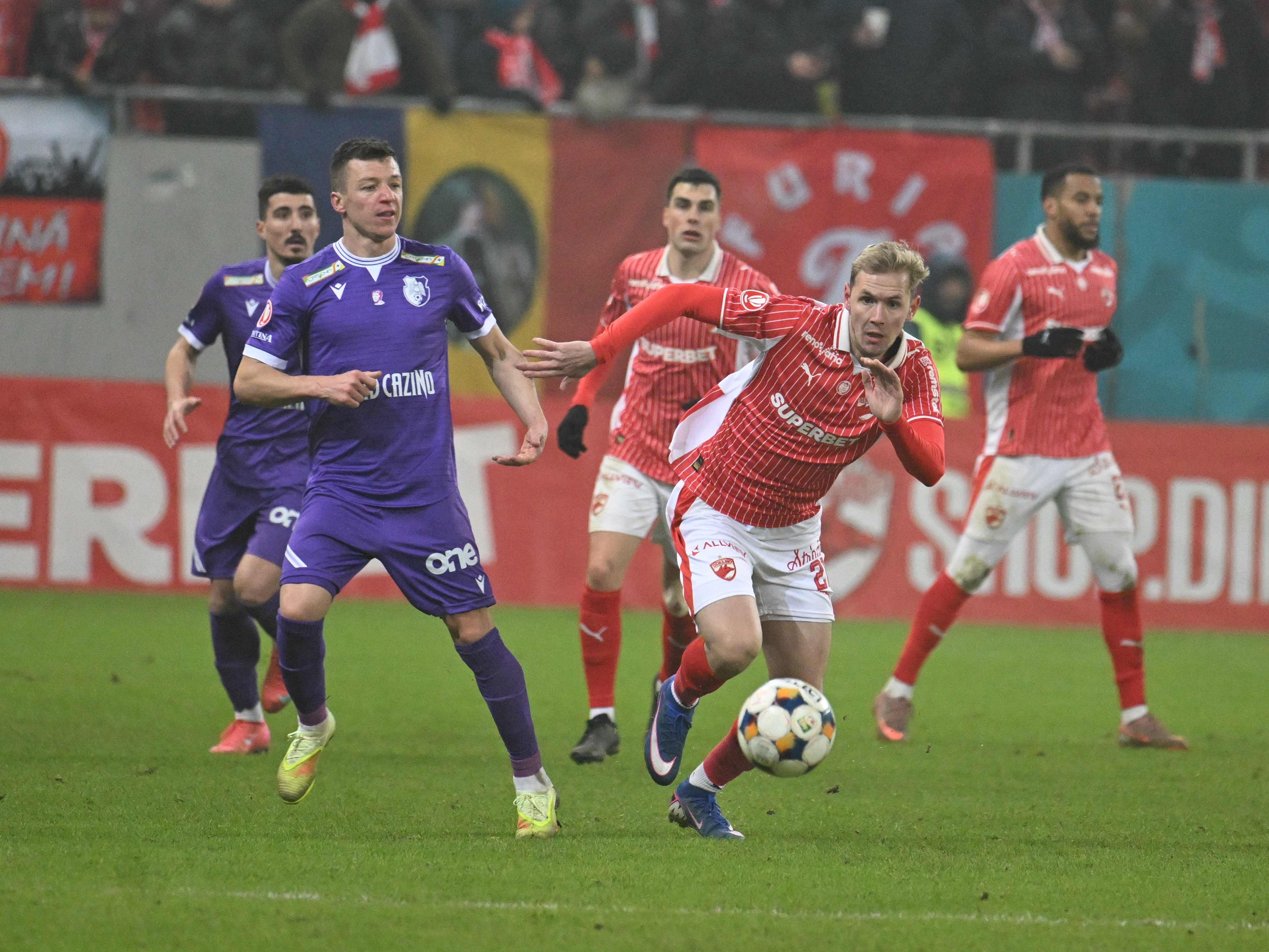 FC Argeș – Dinamo, LIVE TEXT pe Sport.ro de la 19:30! „Câinii” caută ieșirea din criză