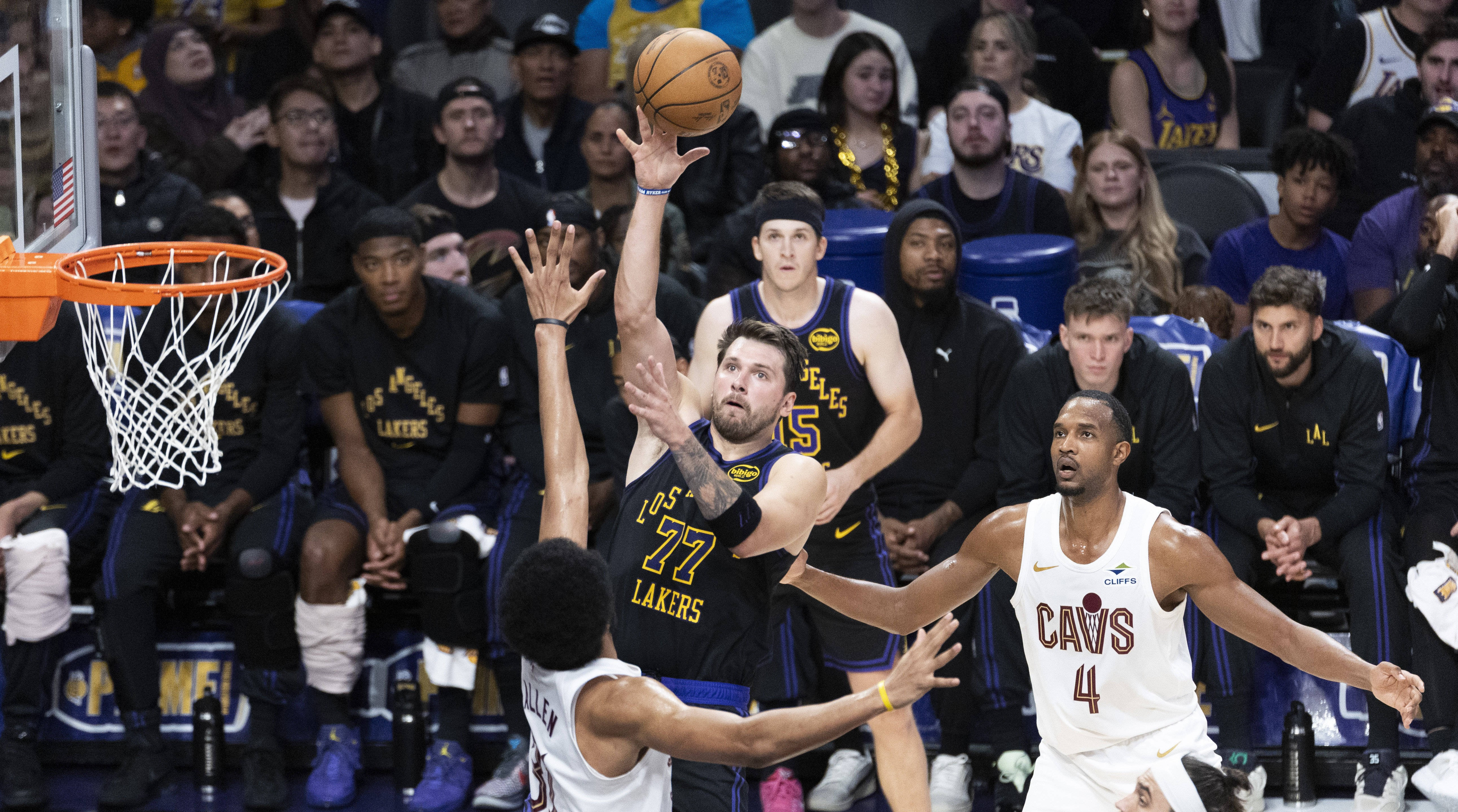 Lovitură primită de LA Lakers: Luka Doncic e OUT