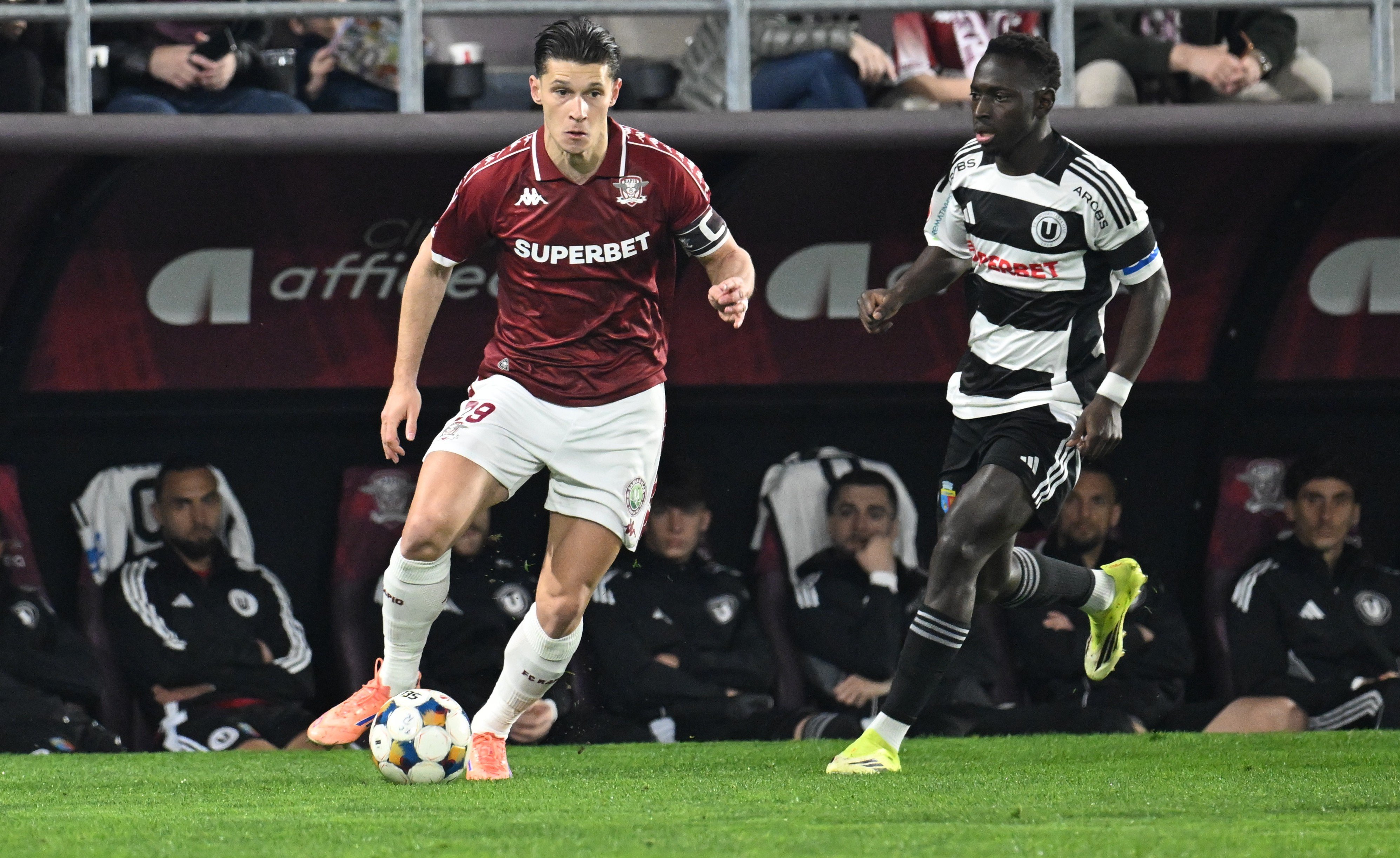 Rapid – „U” Cluj 1-0, pe Sport.ro ACUM! Două schimbări provocate de accidentări. Desfășurarea primei reprize