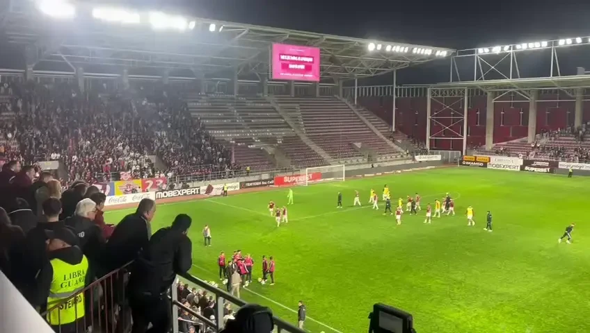 Jucătorii de la Rapid, huiduiți de fani după eșecul cu U Cluj