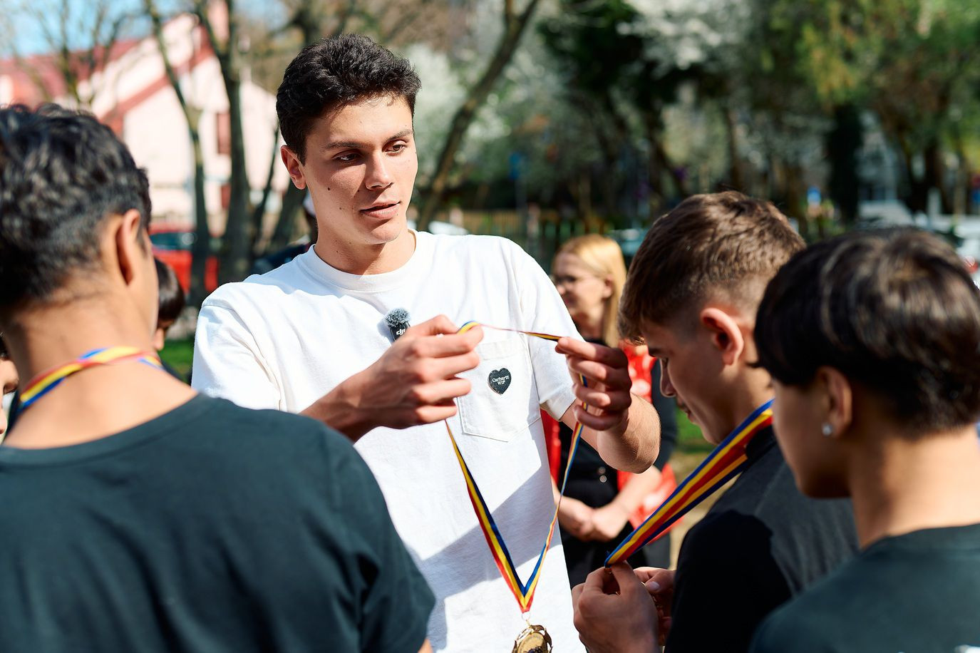 David Popovici lansează o nouă campanie de donații pentru copiii aflați în grija Hope and Homes for Children România: ”Niciun copil nu ar trebui să simtă că e singur”