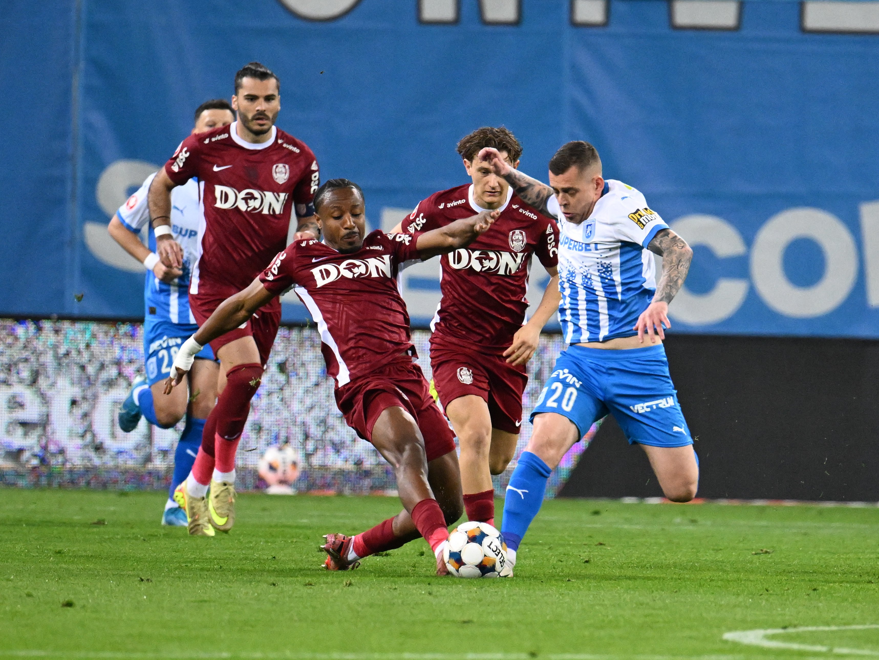 Universitatea Craiova - CFR Cluj, ACUM pe Sport.ro! Oltenii trăsnesc bara