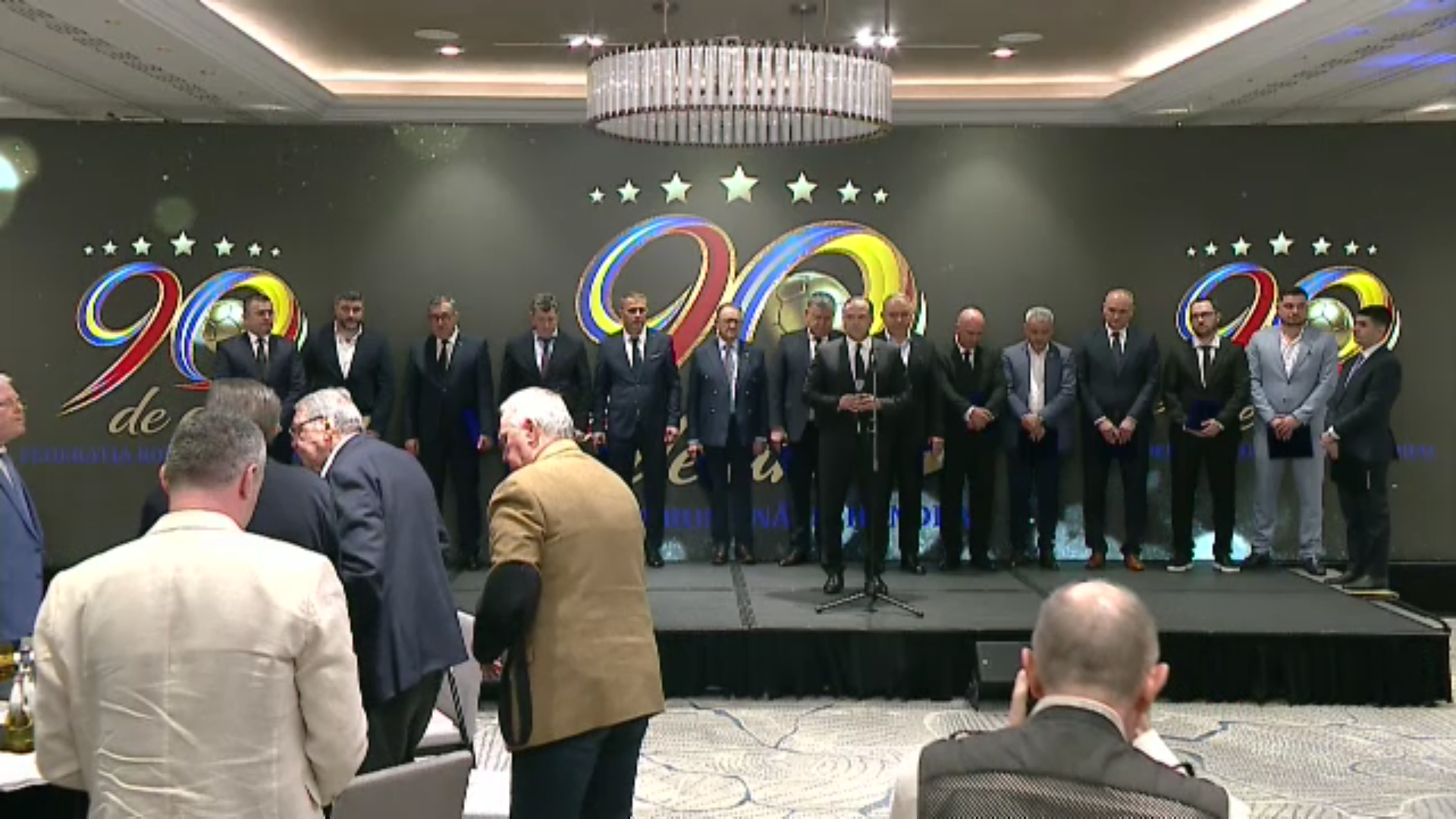 Primul eveniment la care s-a ținut un moment de reculegere în amintirea lui Mircea Lucescu: ”Cu regret aș vrea să fac un anunț!”